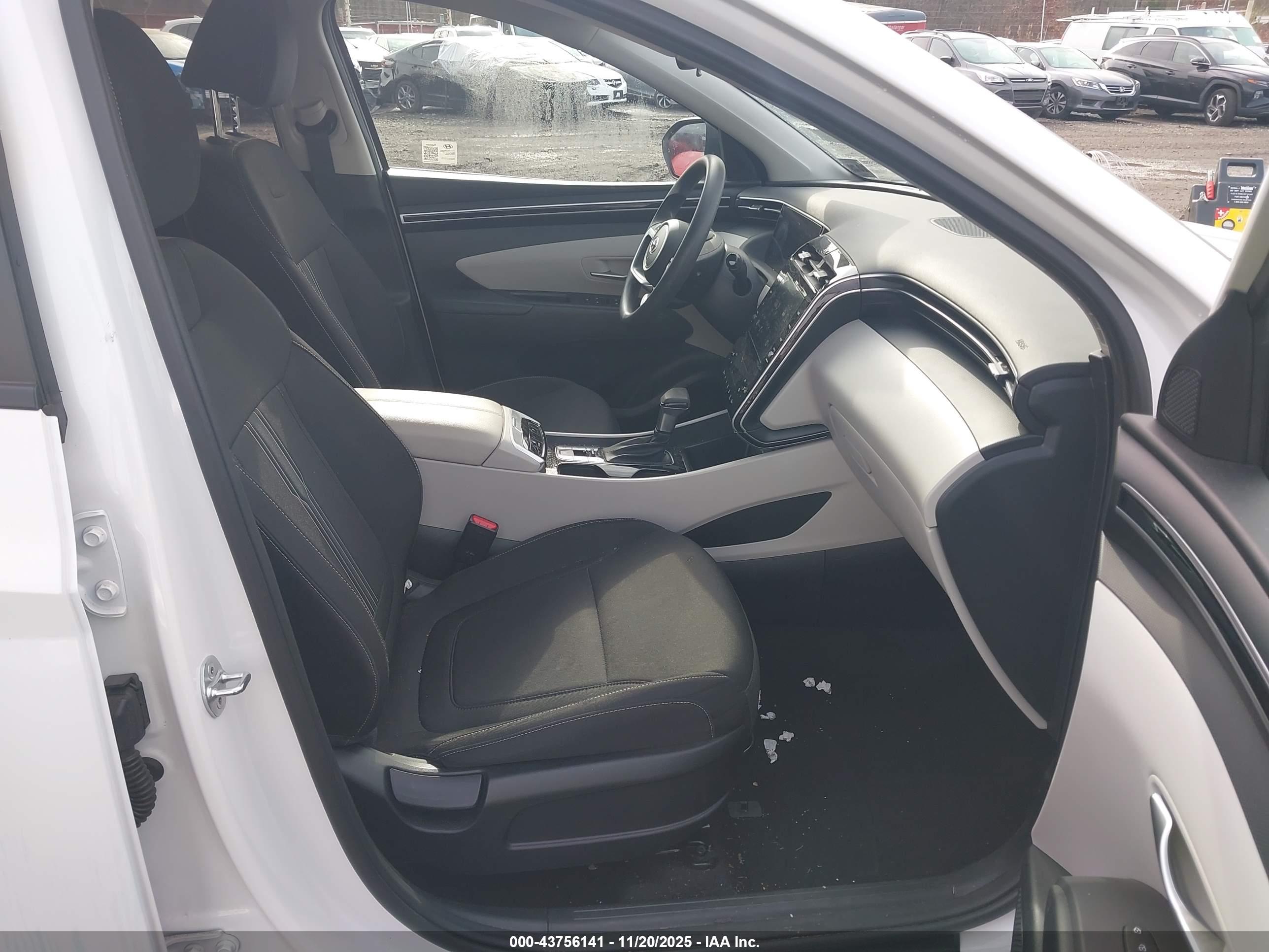 HYUNDAI TUCSON image 5