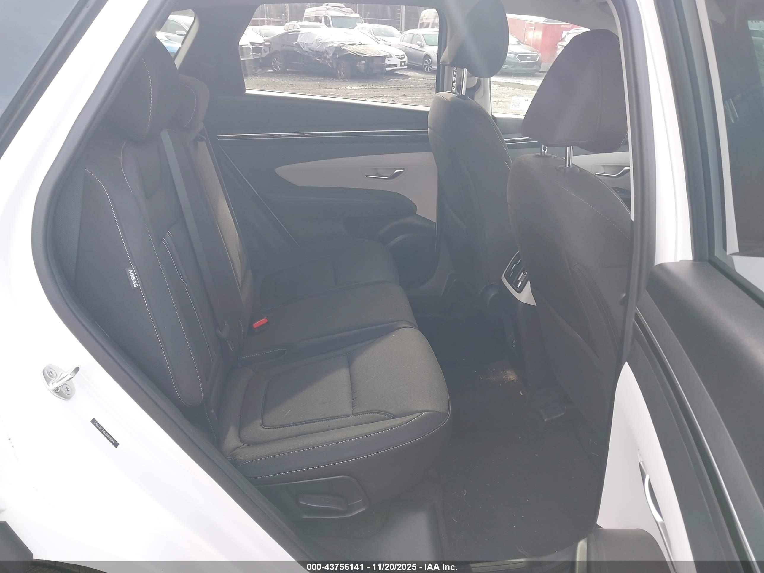 HYUNDAI TUCSON image 8