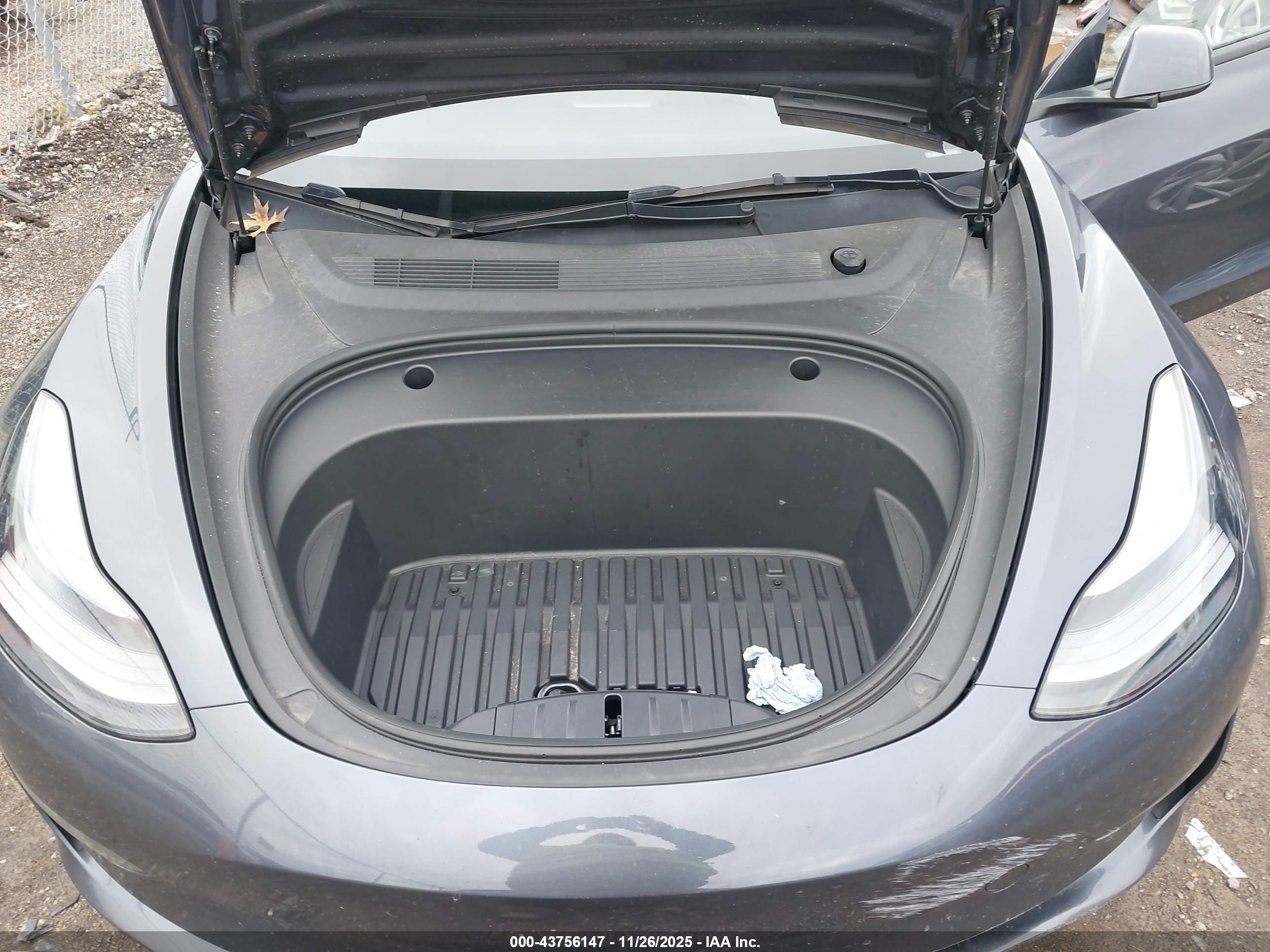 TESLA MODEL image 10