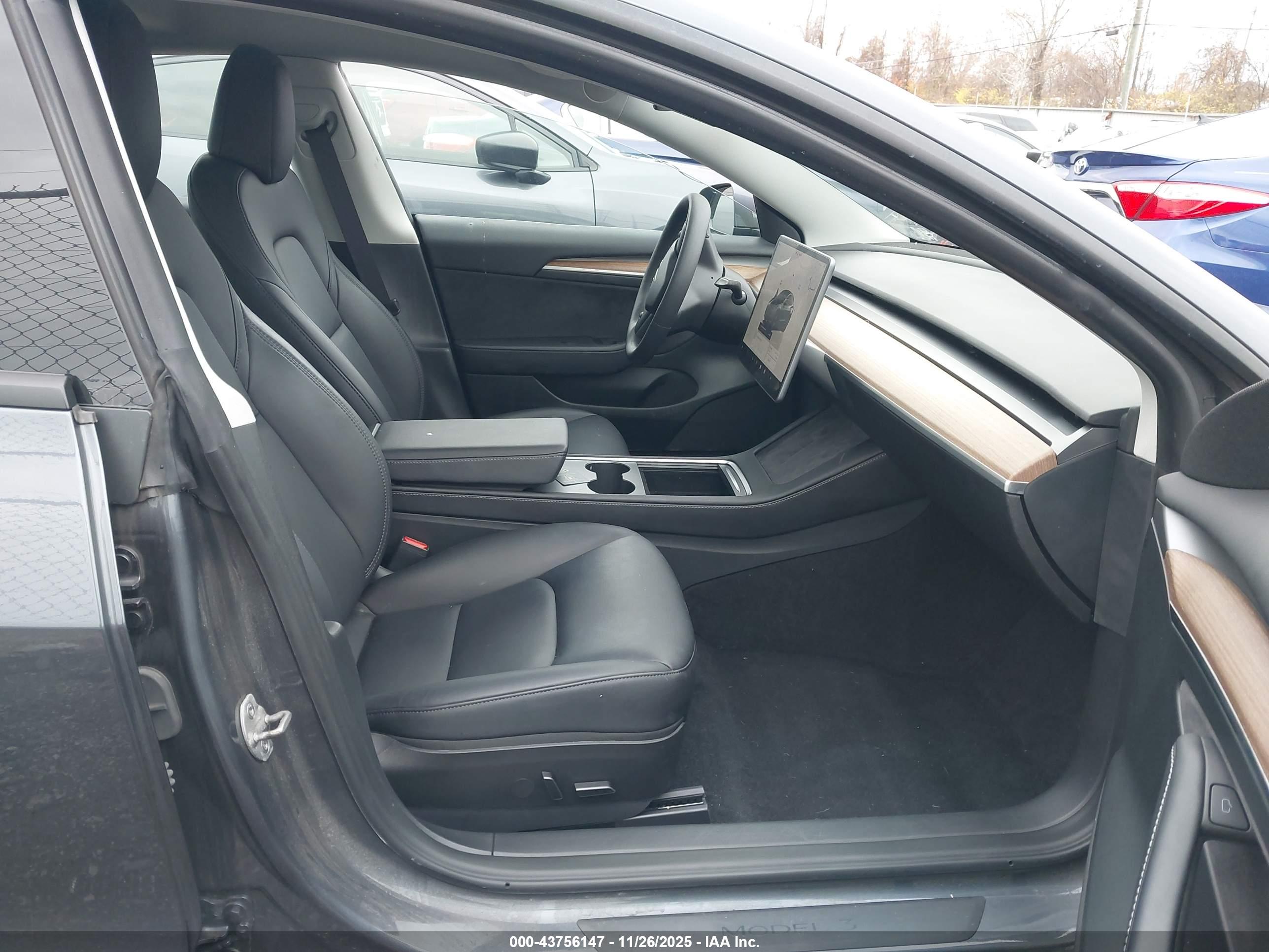 TESLA MODEL image 5