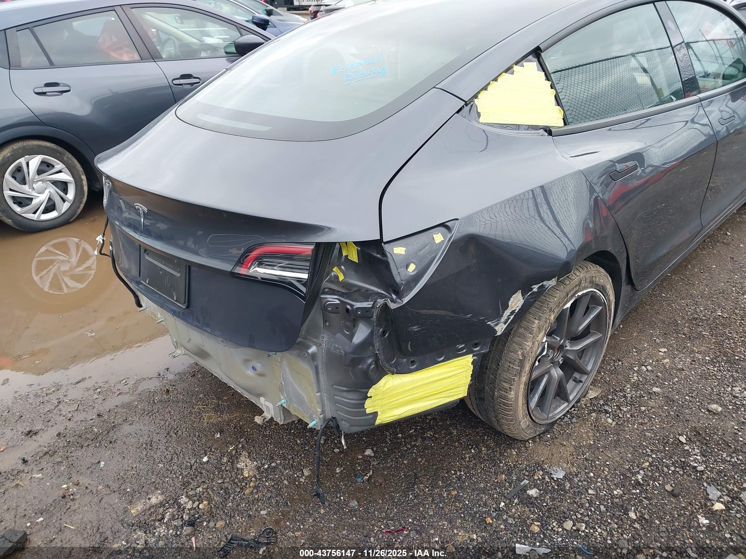 TESLA MODEL image 6