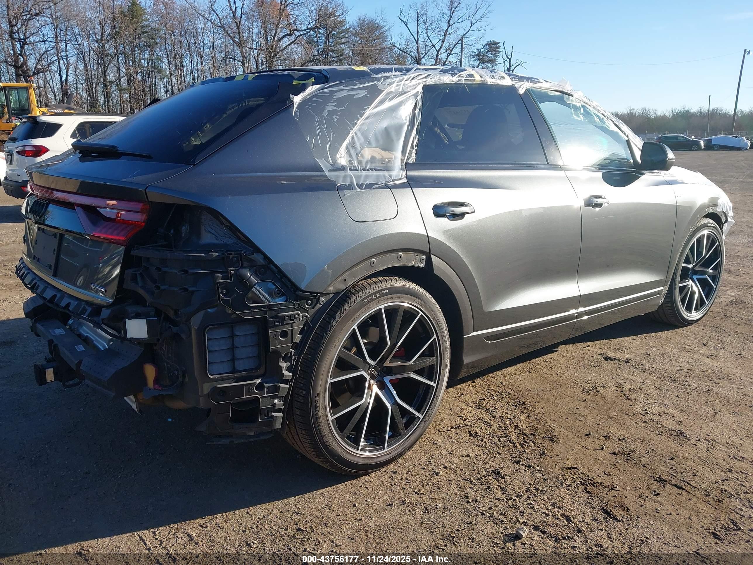 AUDI Q8 image 4