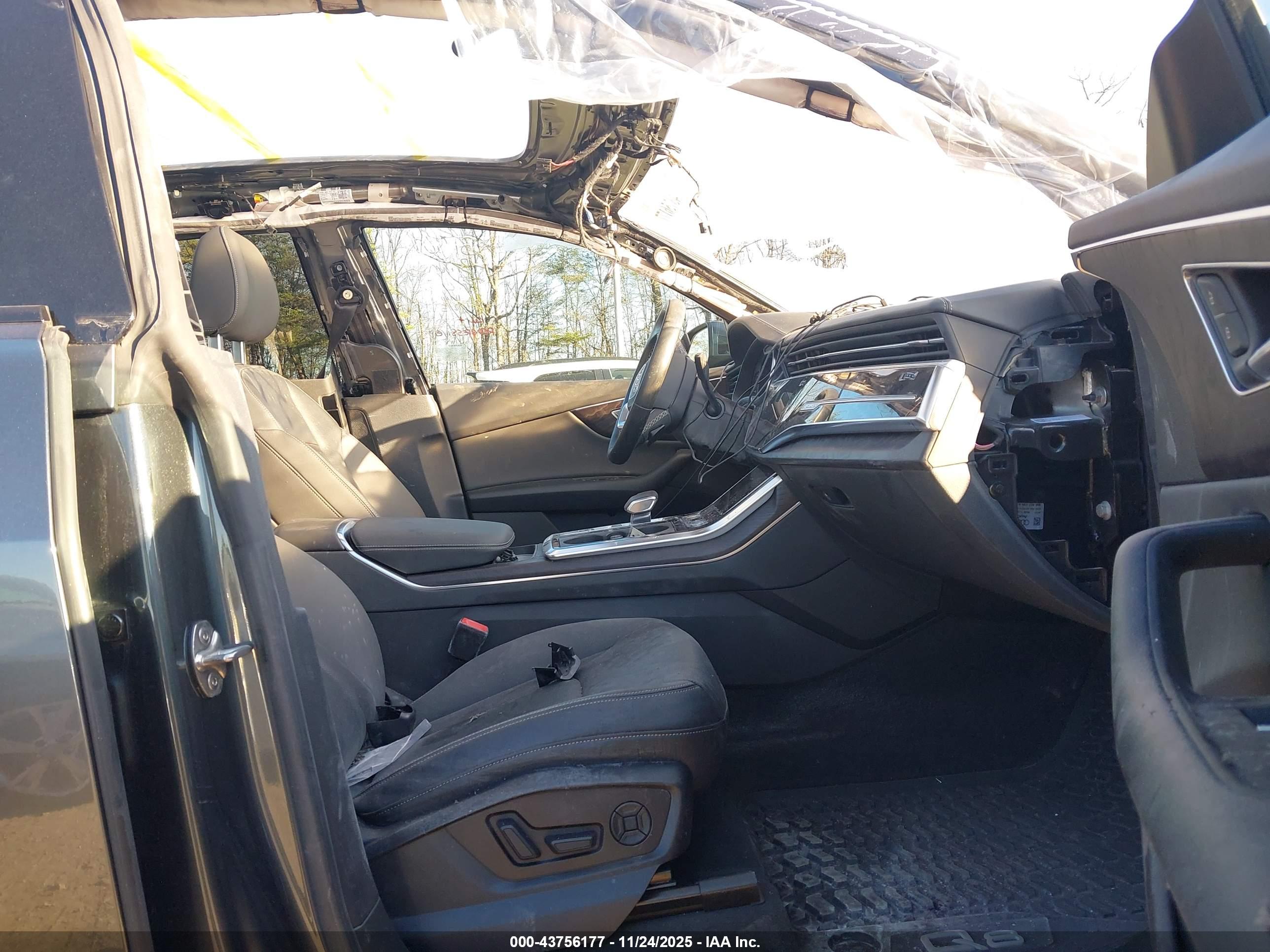 AUDI Q8 image 5