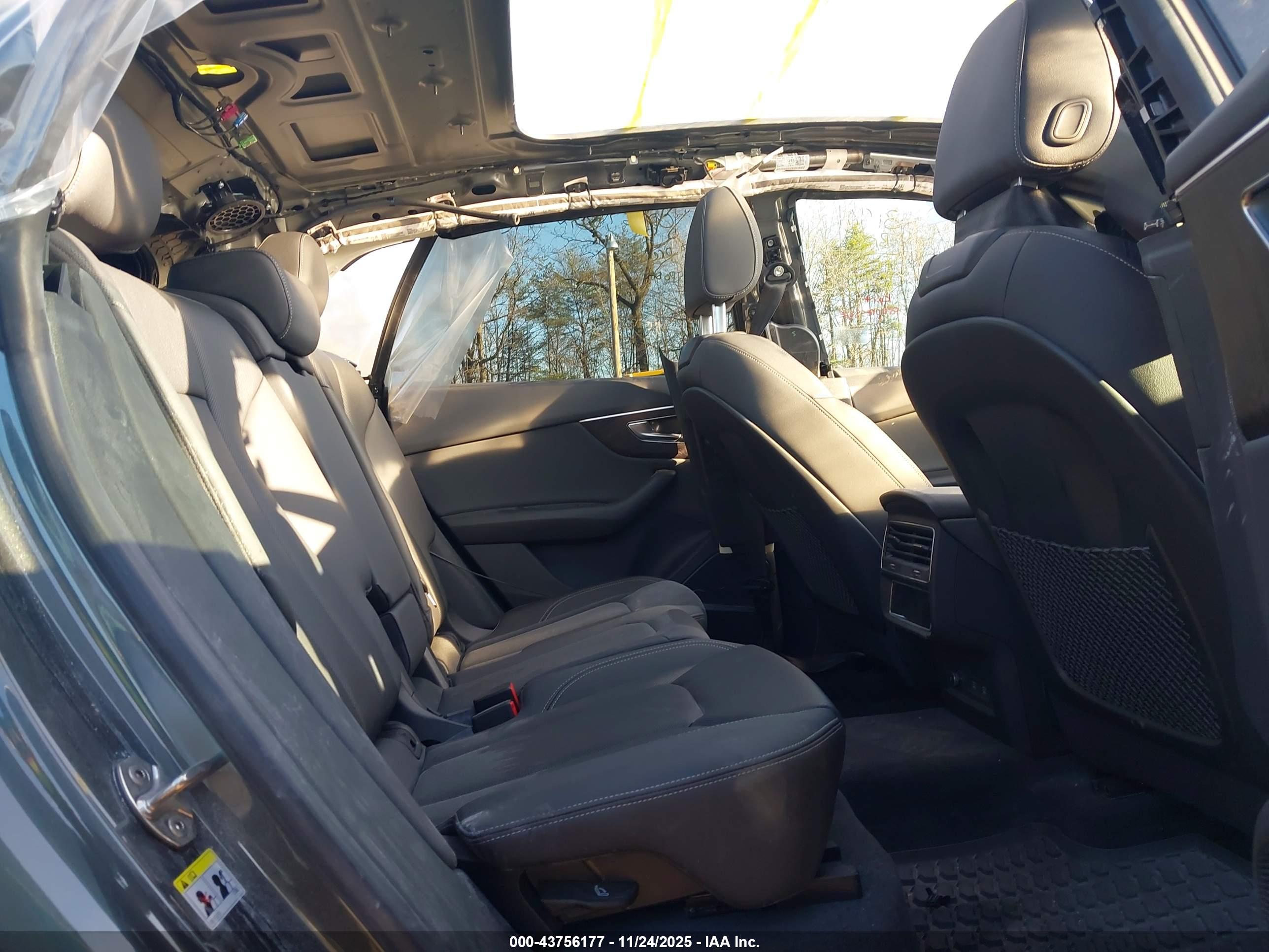 AUDI Q8 image 8