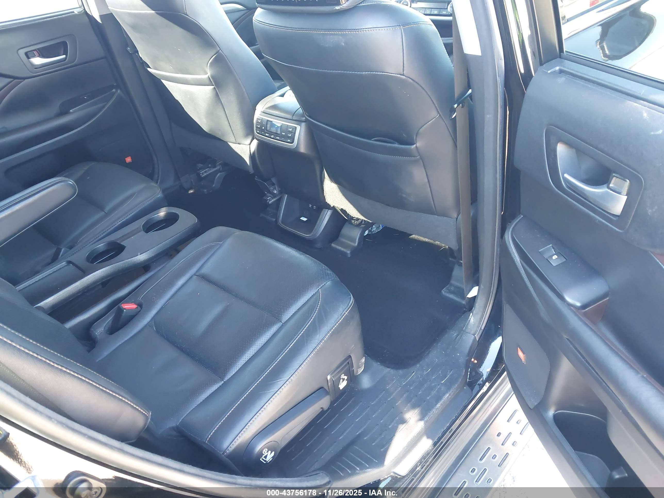 TOYOTA HIGHLANDER image 8