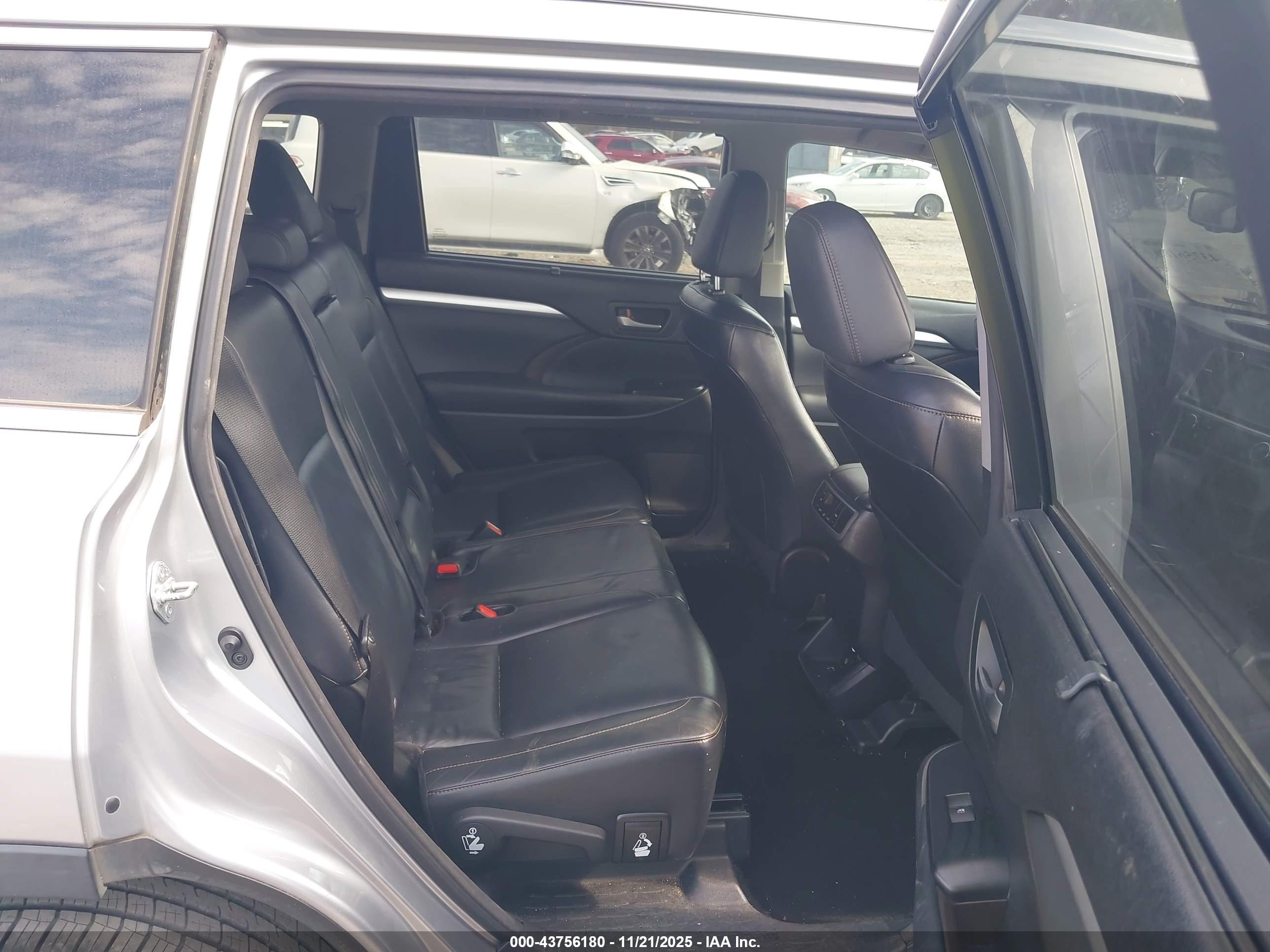 TOYOTA HIGHLANDER image 8