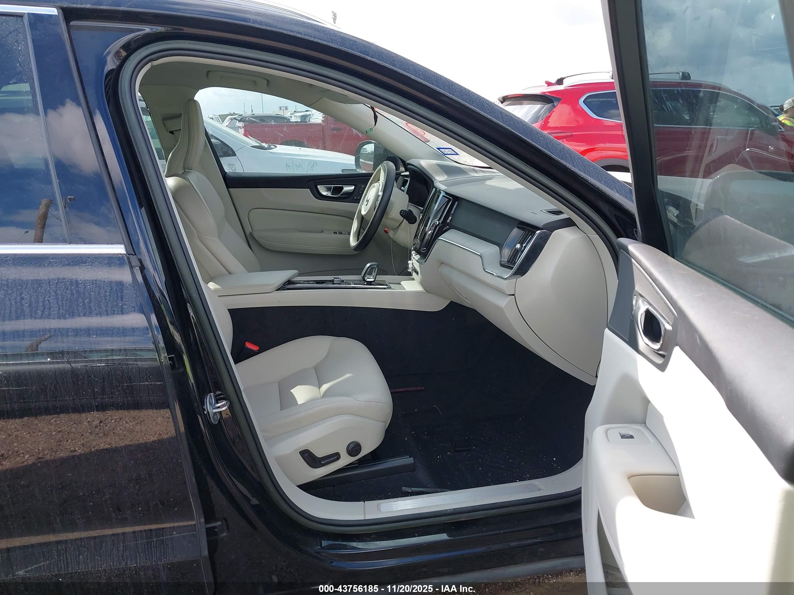 VOLVO XC60 image 5