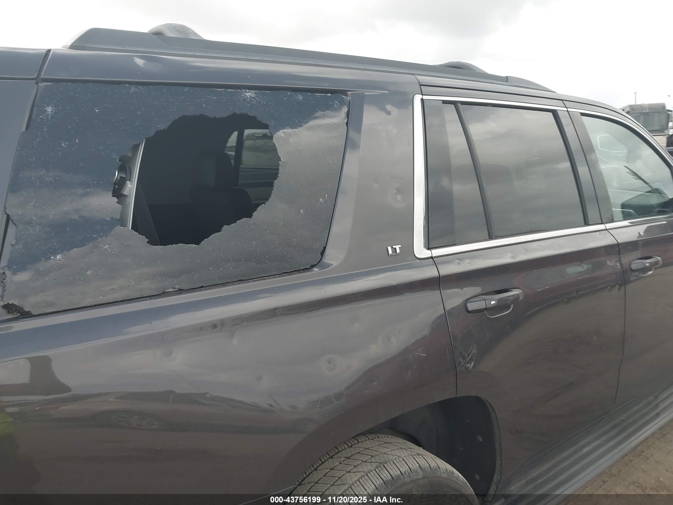 CHEVROLET TAHOE image 6