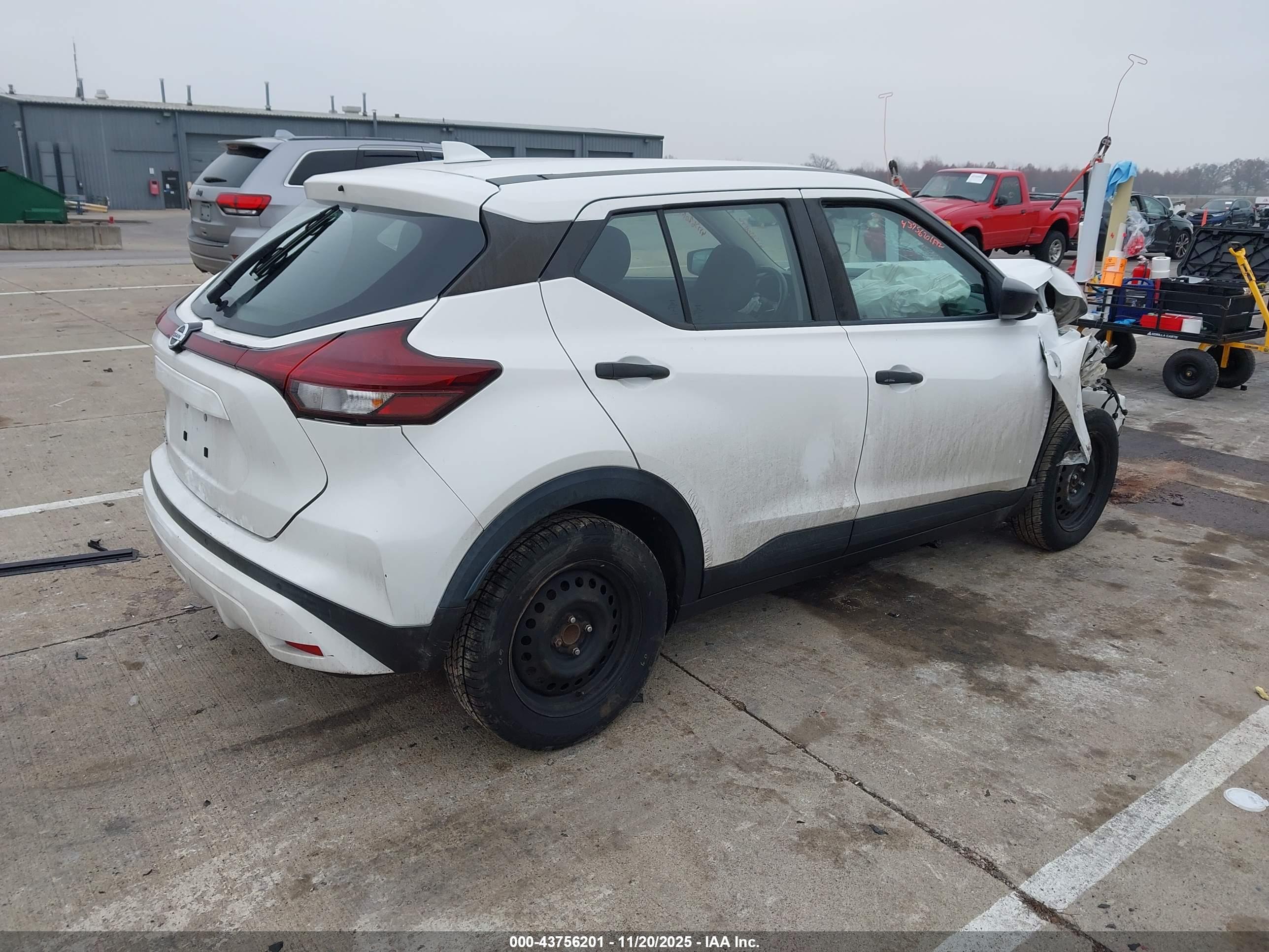 NISSAN KICKS image 4