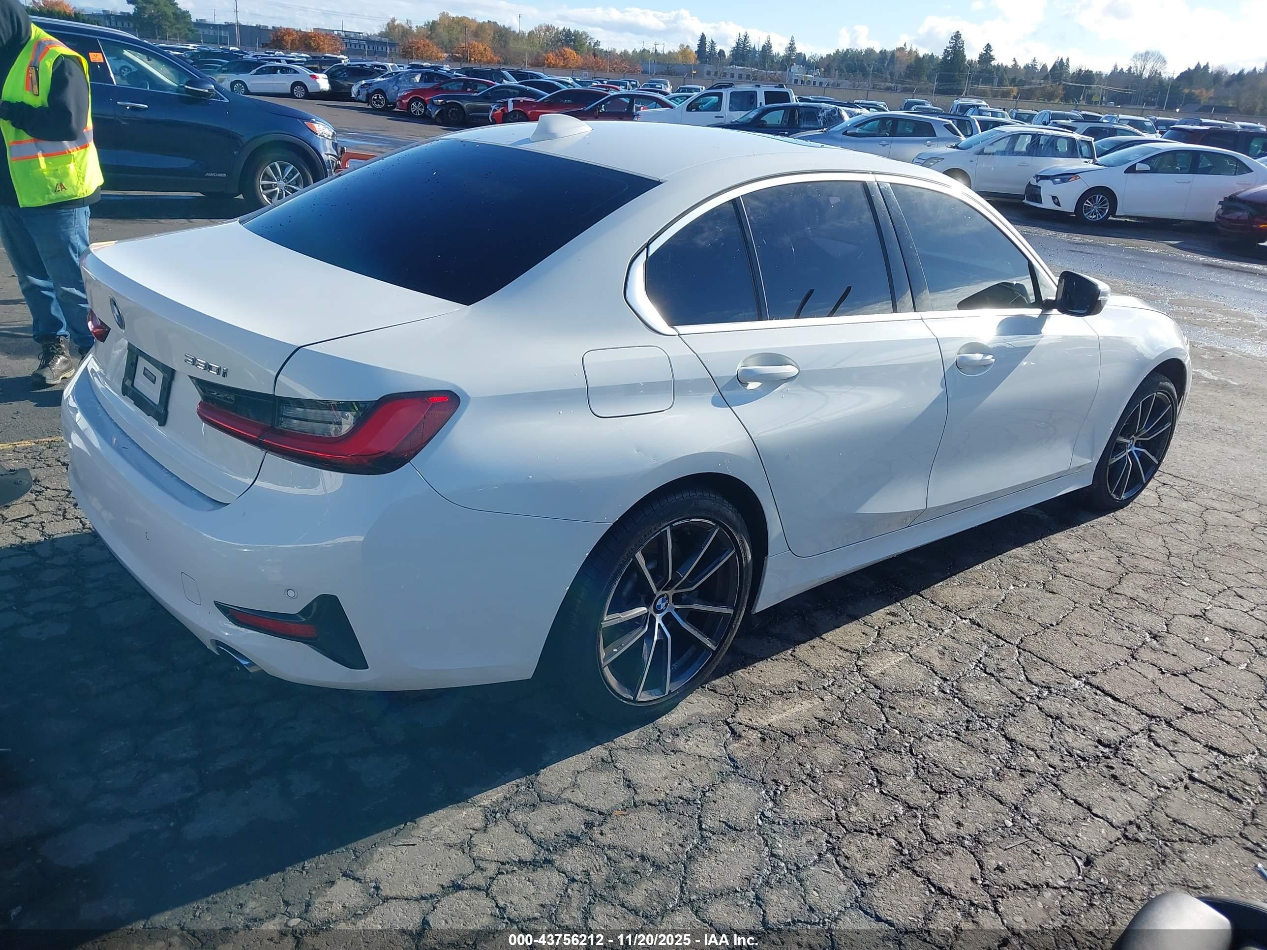 BMW 330I image 4