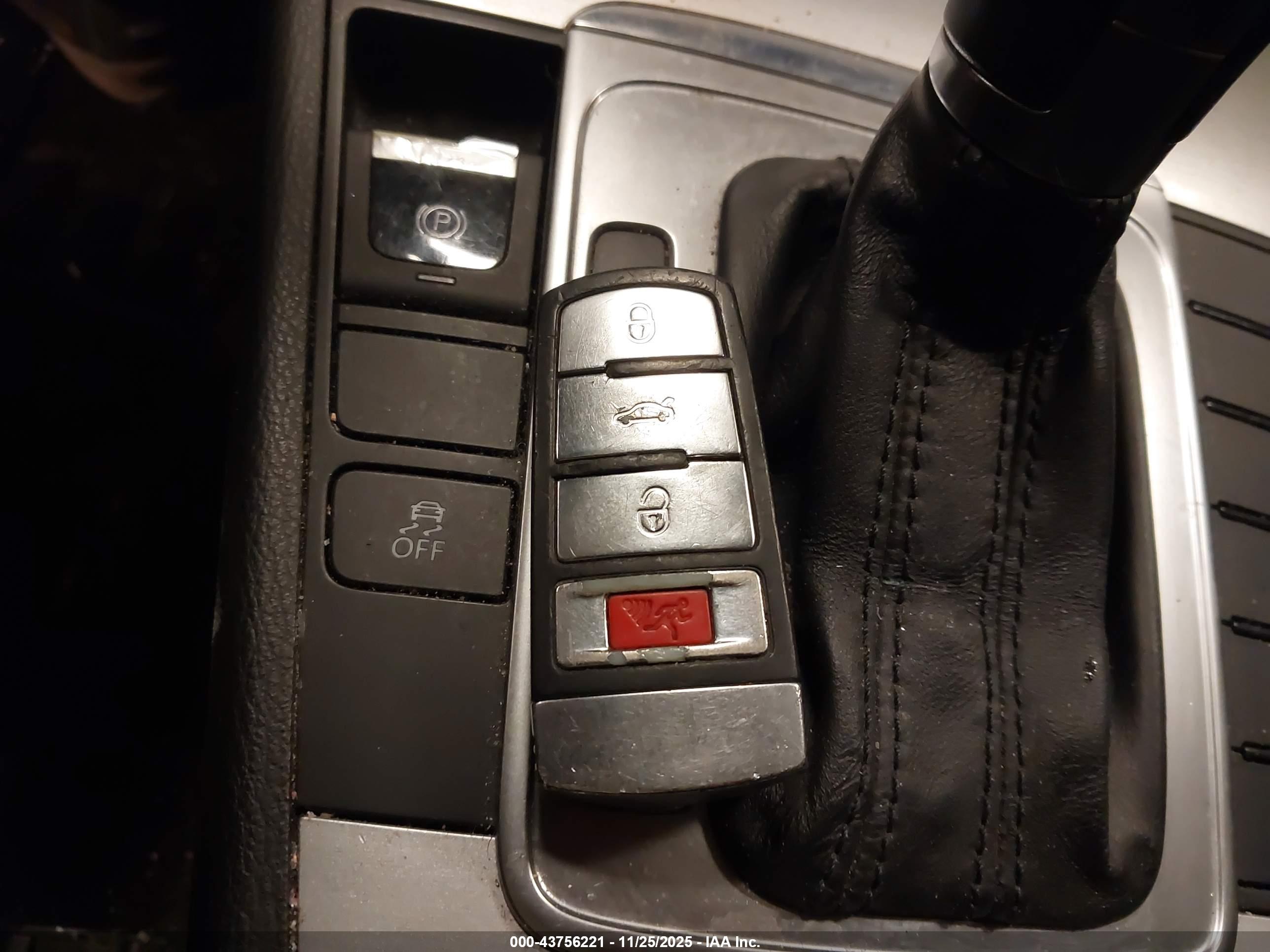 VOLKSWAGEN CC image 11