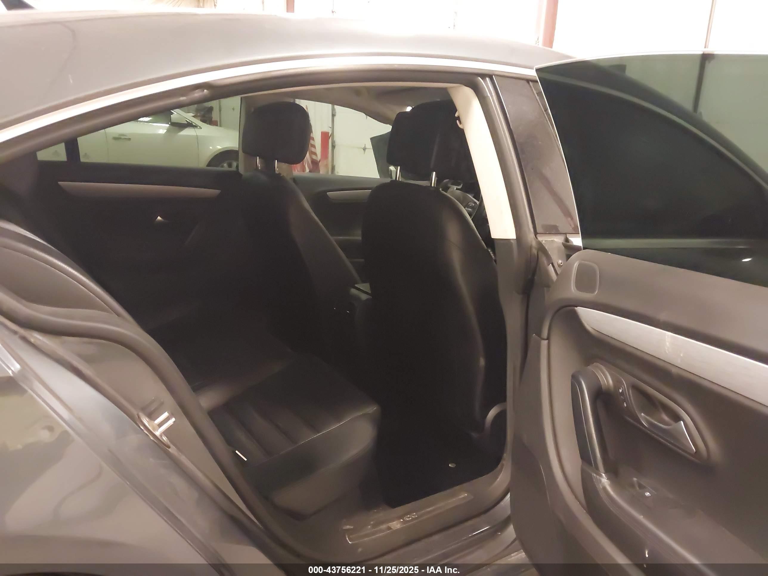 VOLKSWAGEN CC image 8