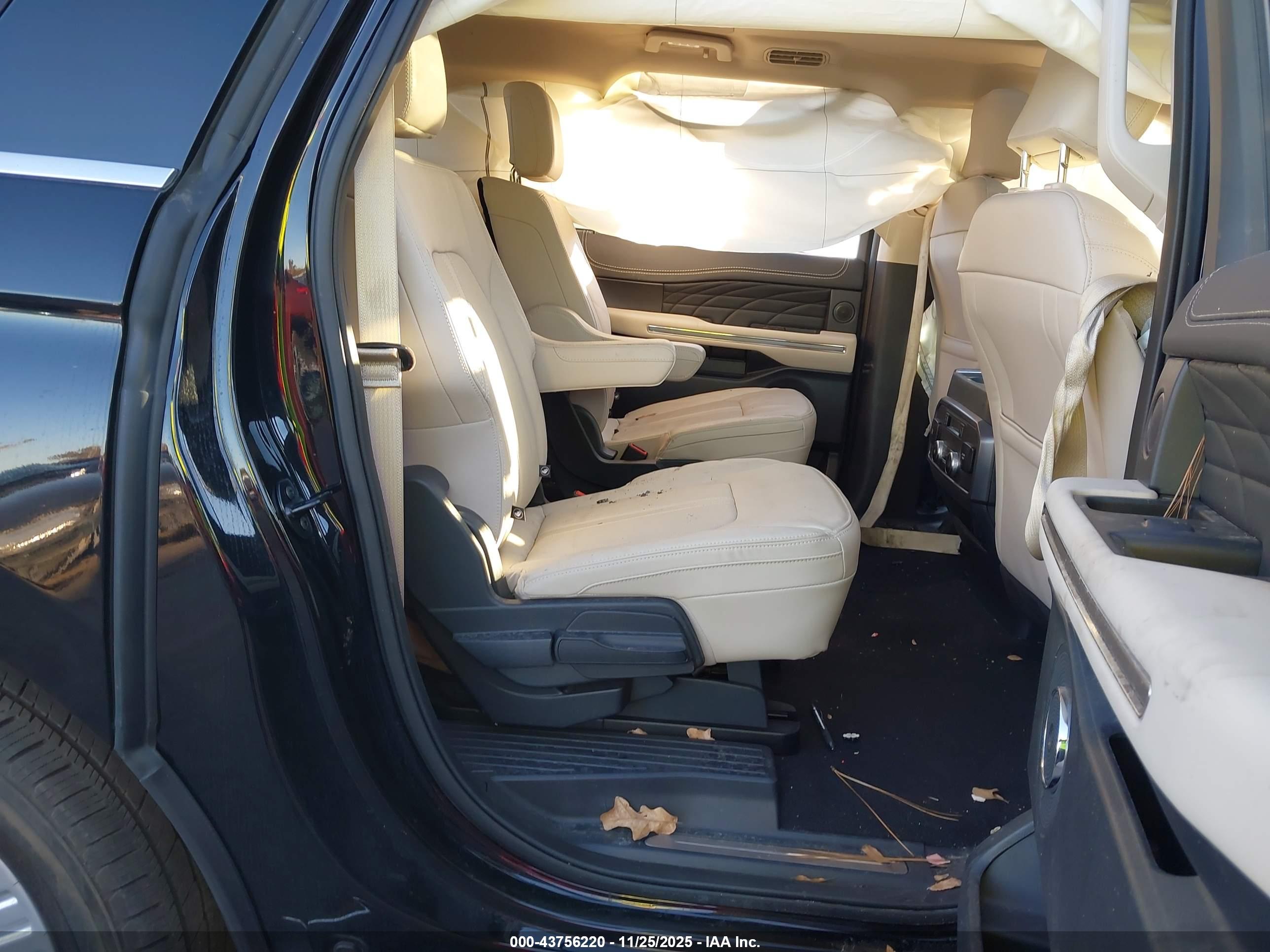 FORD EXPEDITION image 8