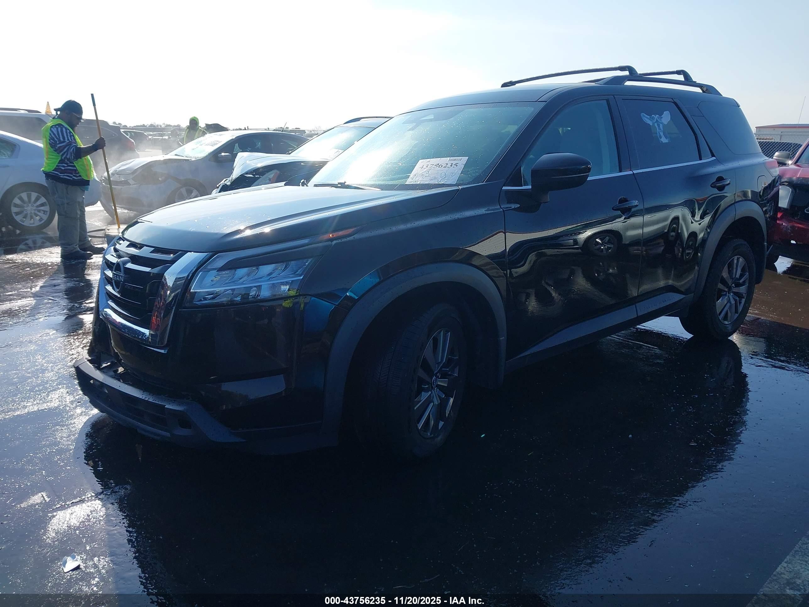 NISSAN PATHFINDER image 2