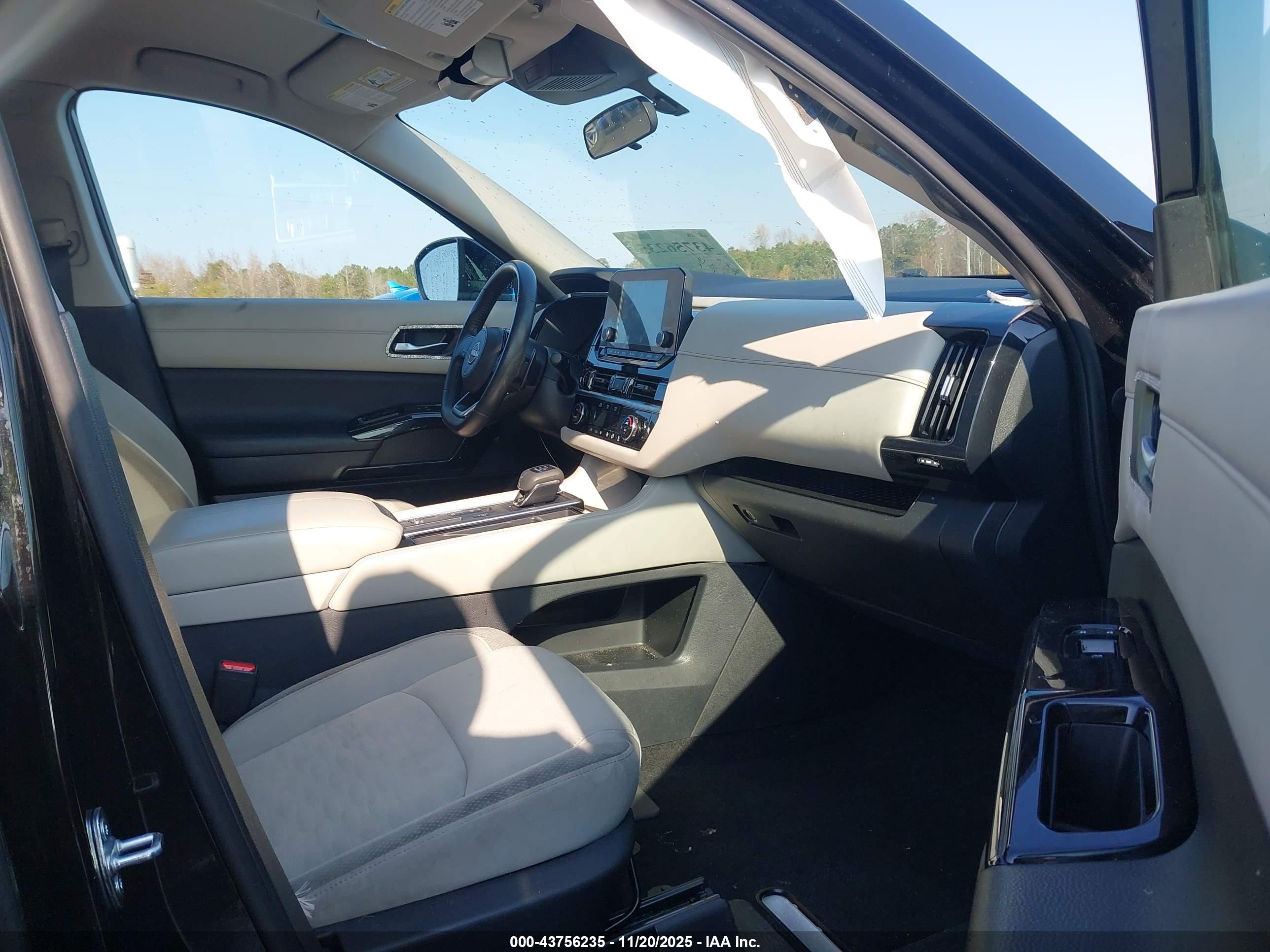 NISSAN PATHFINDER image 5