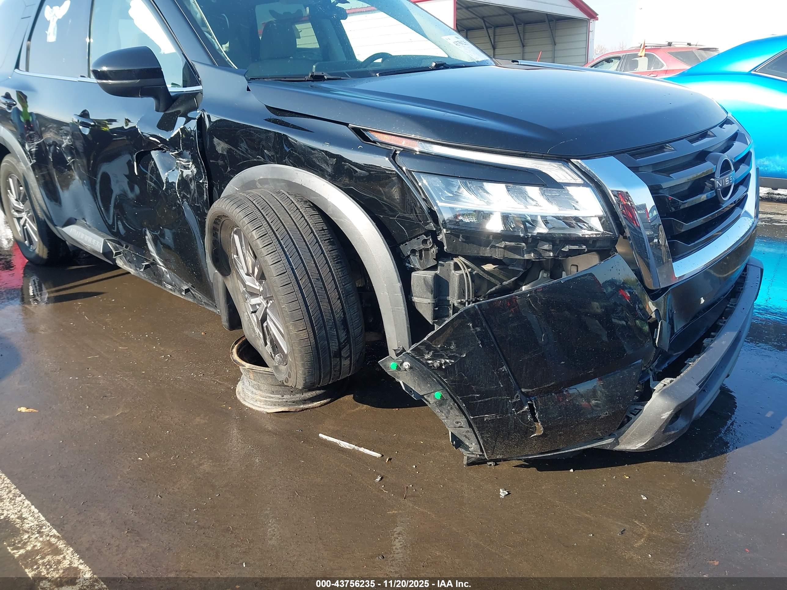 NISSAN PATHFINDER image 6