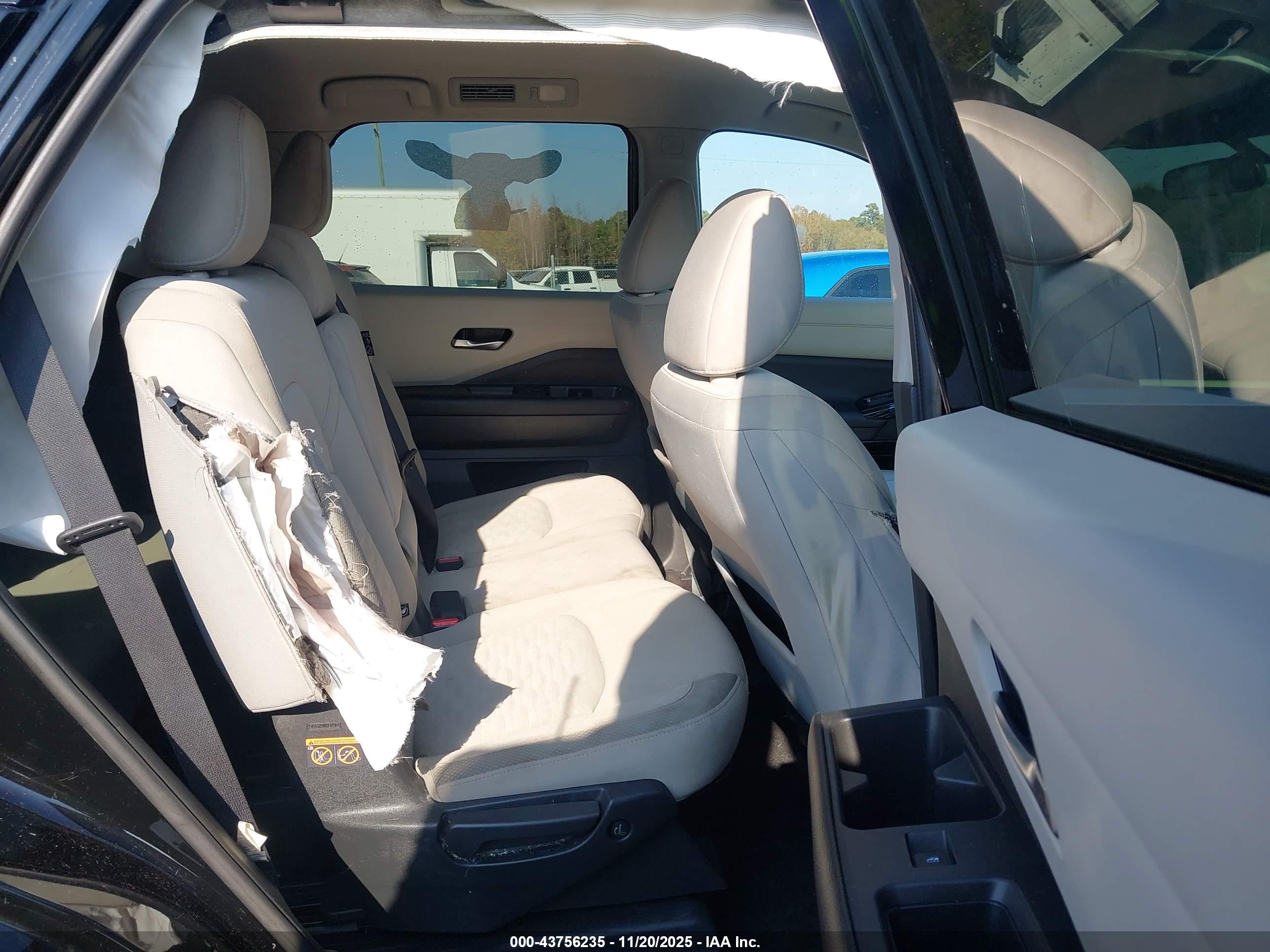 NISSAN PATHFINDER image 8