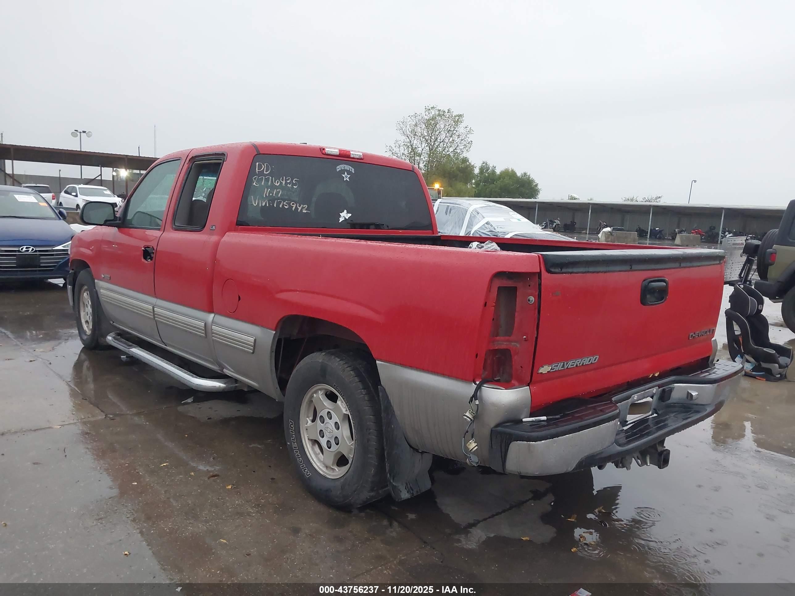 CHEVROLET SILVERADO image 3
