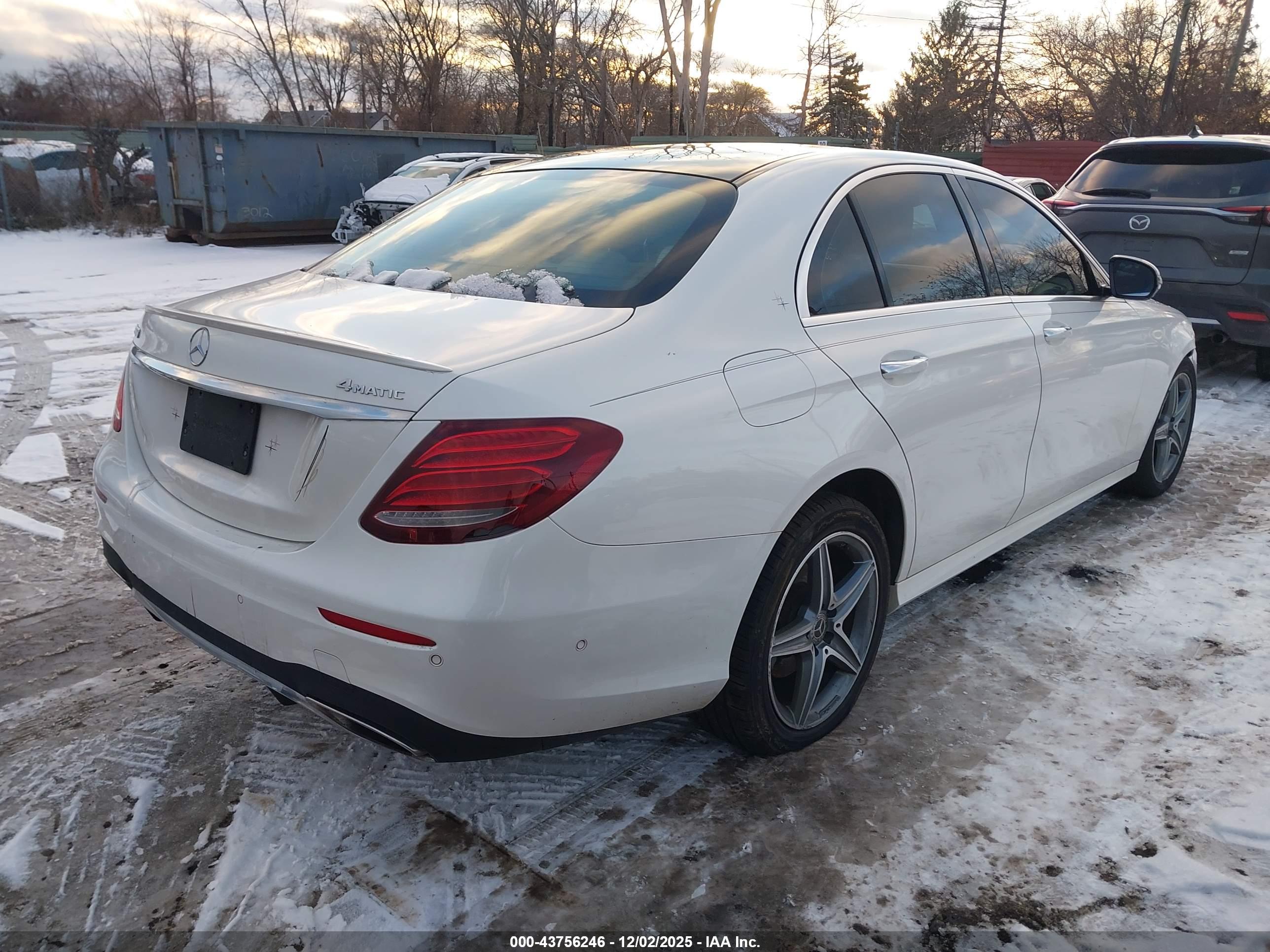 MERCEDES-BENZ E image 4