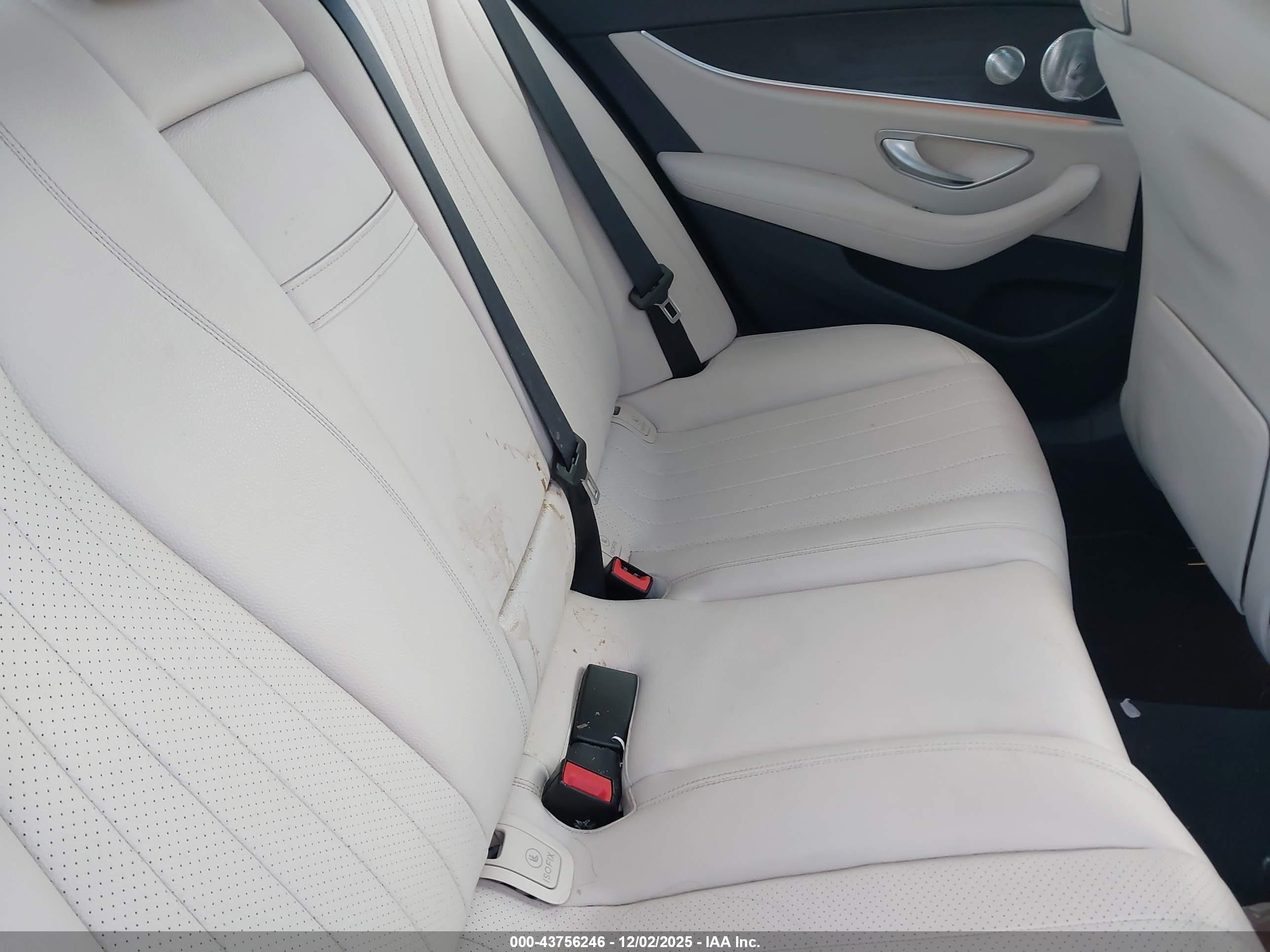 MERCEDES-BENZ E image 8