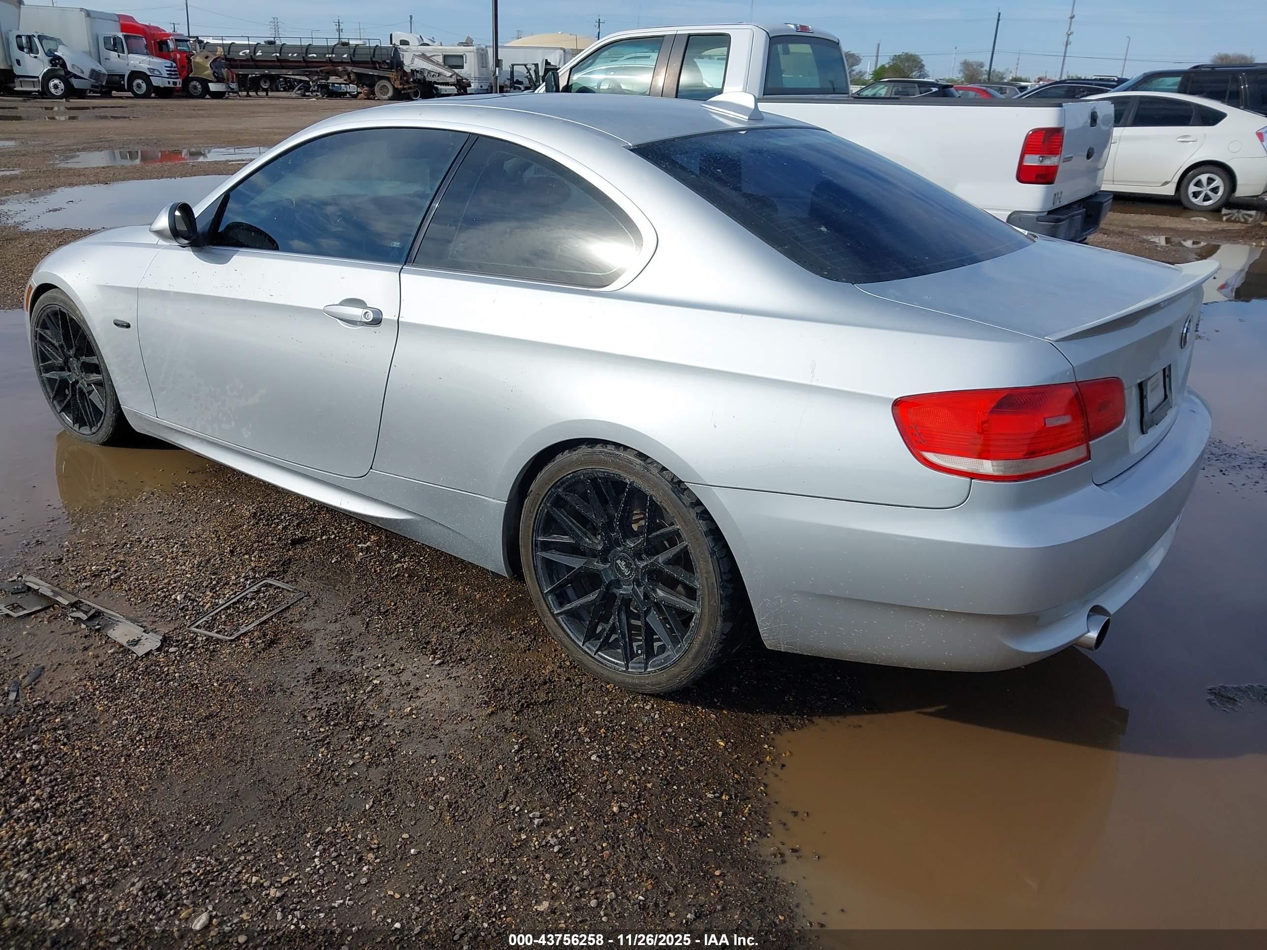 BMW 335I image 3