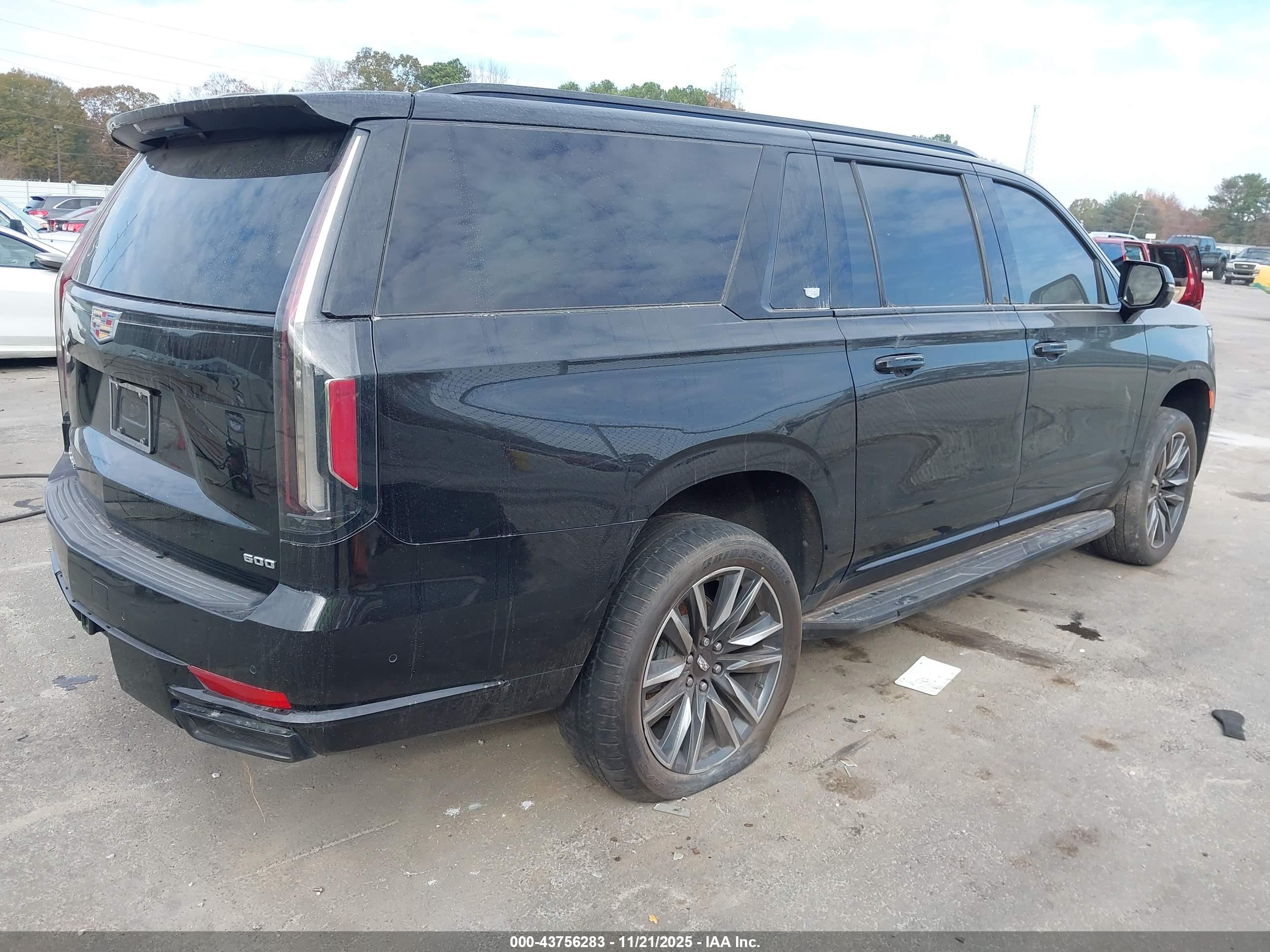 CADILLAC ESCALADE image 4