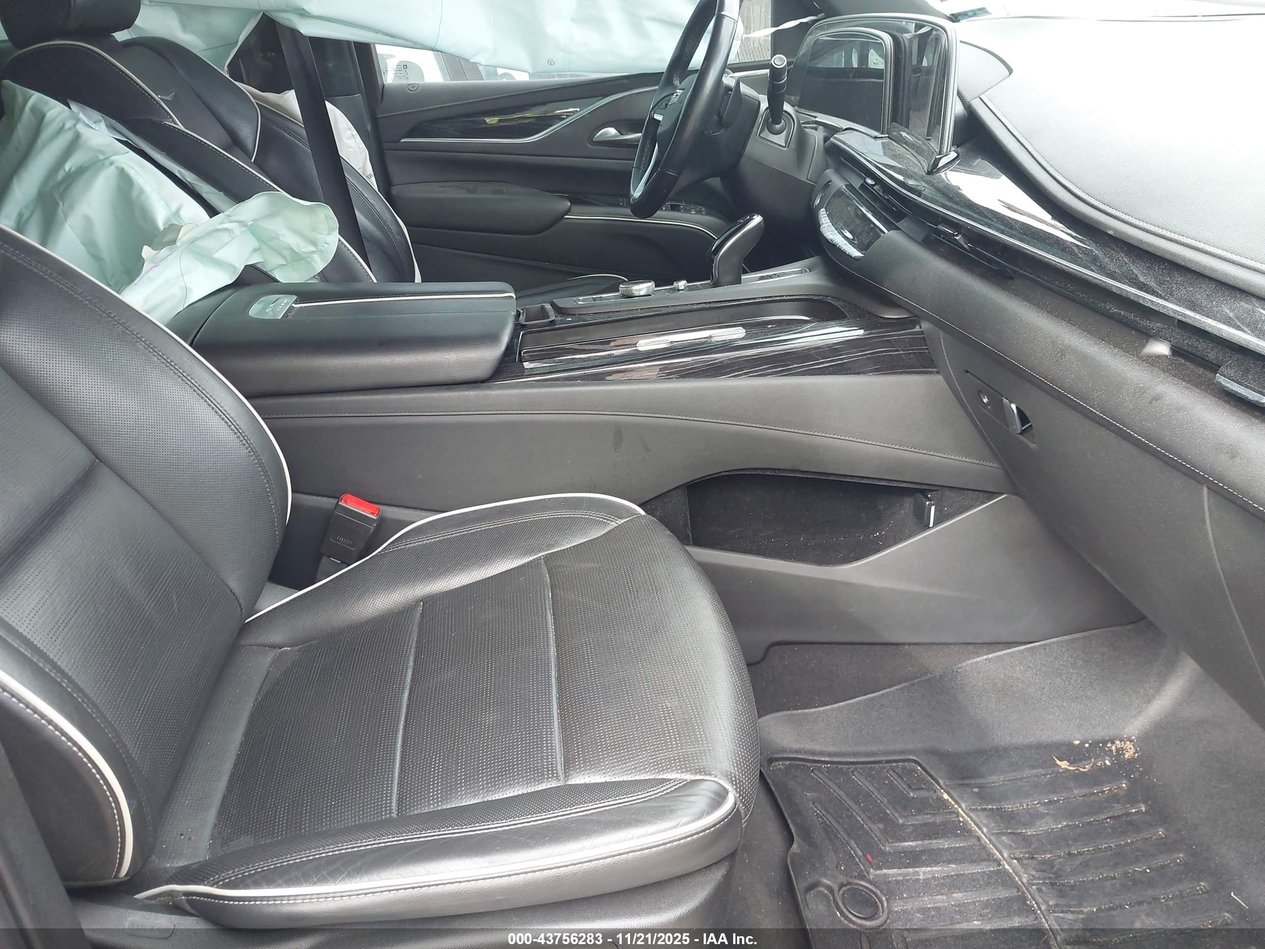 CADILLAC ESCALADE image 5