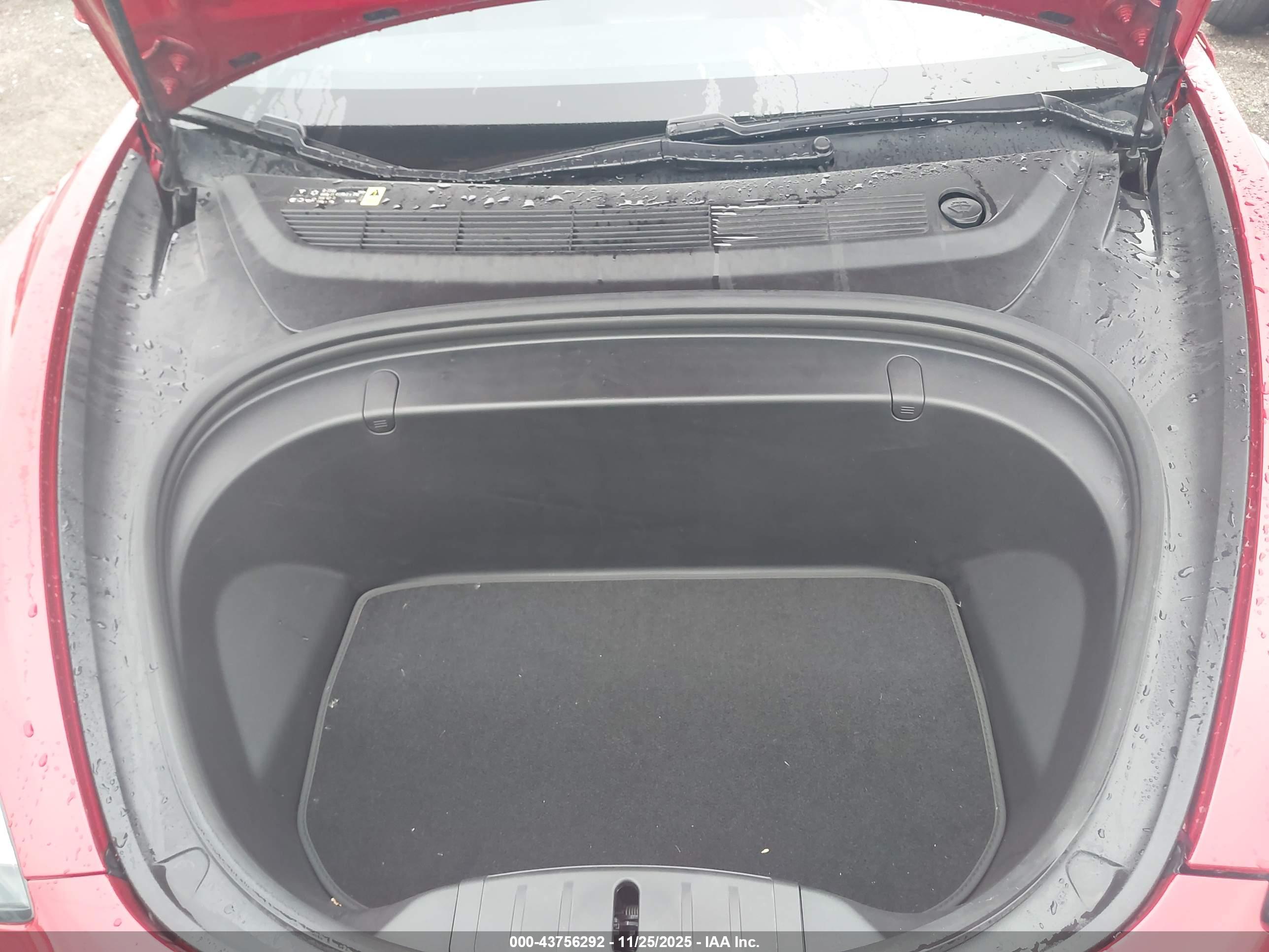 TESLA MODEL image 10