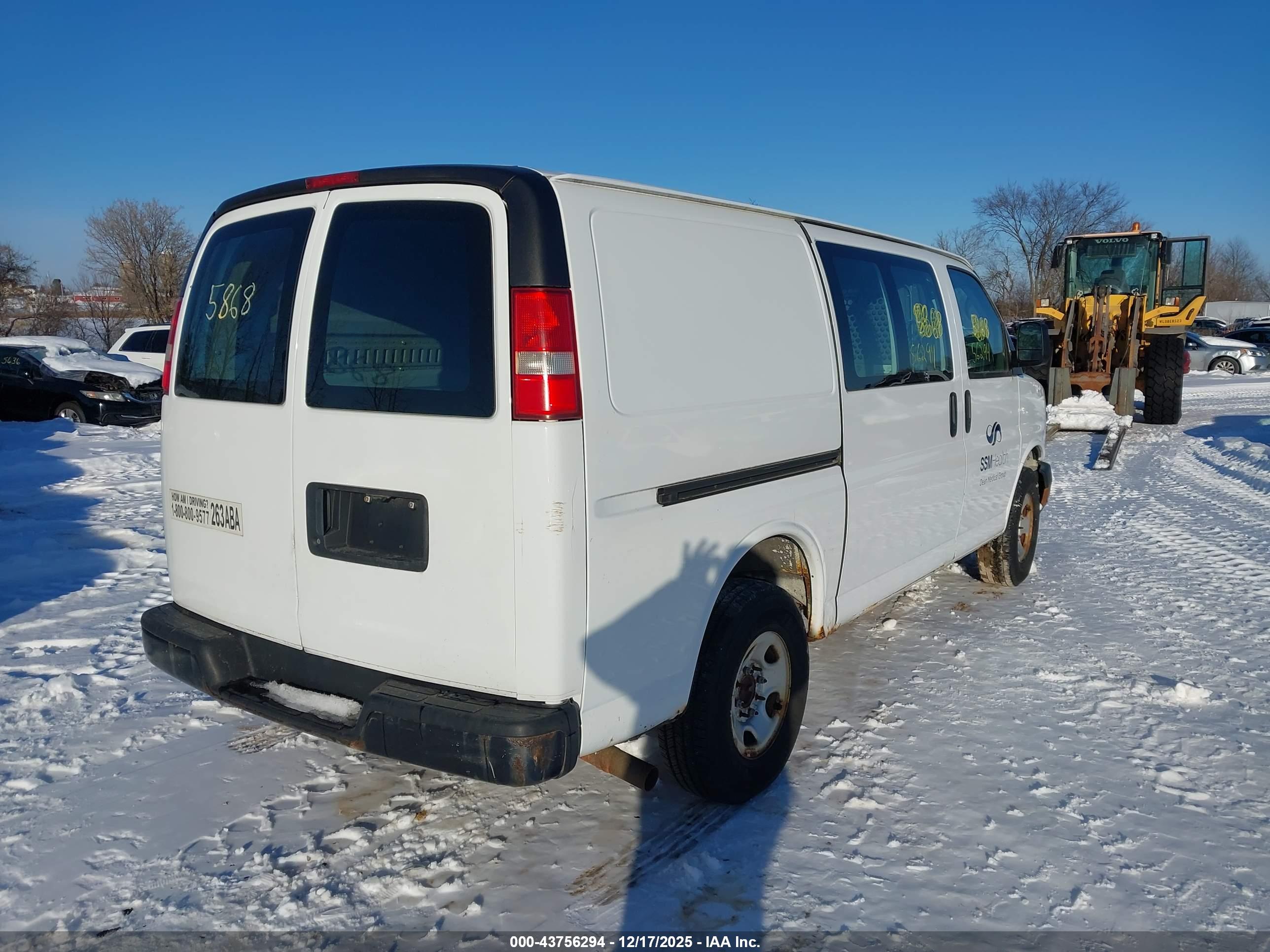 CHEVROLET EXPRESS image 3
