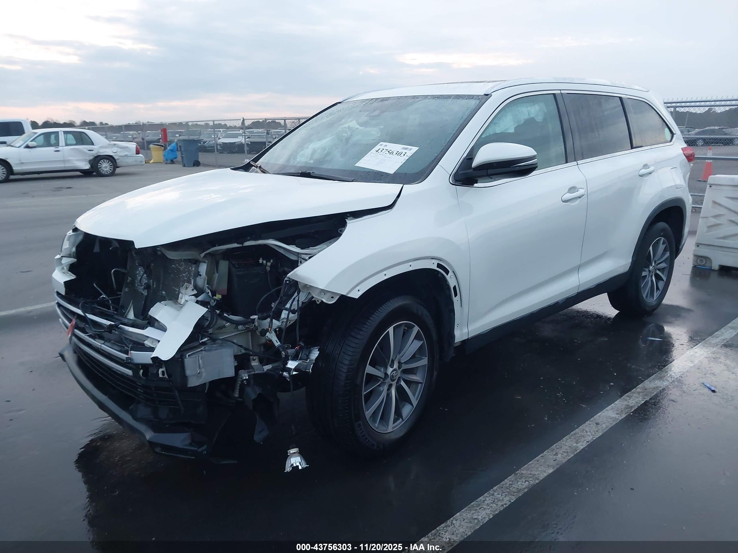 TOYOTA HIGHLANDER image 2