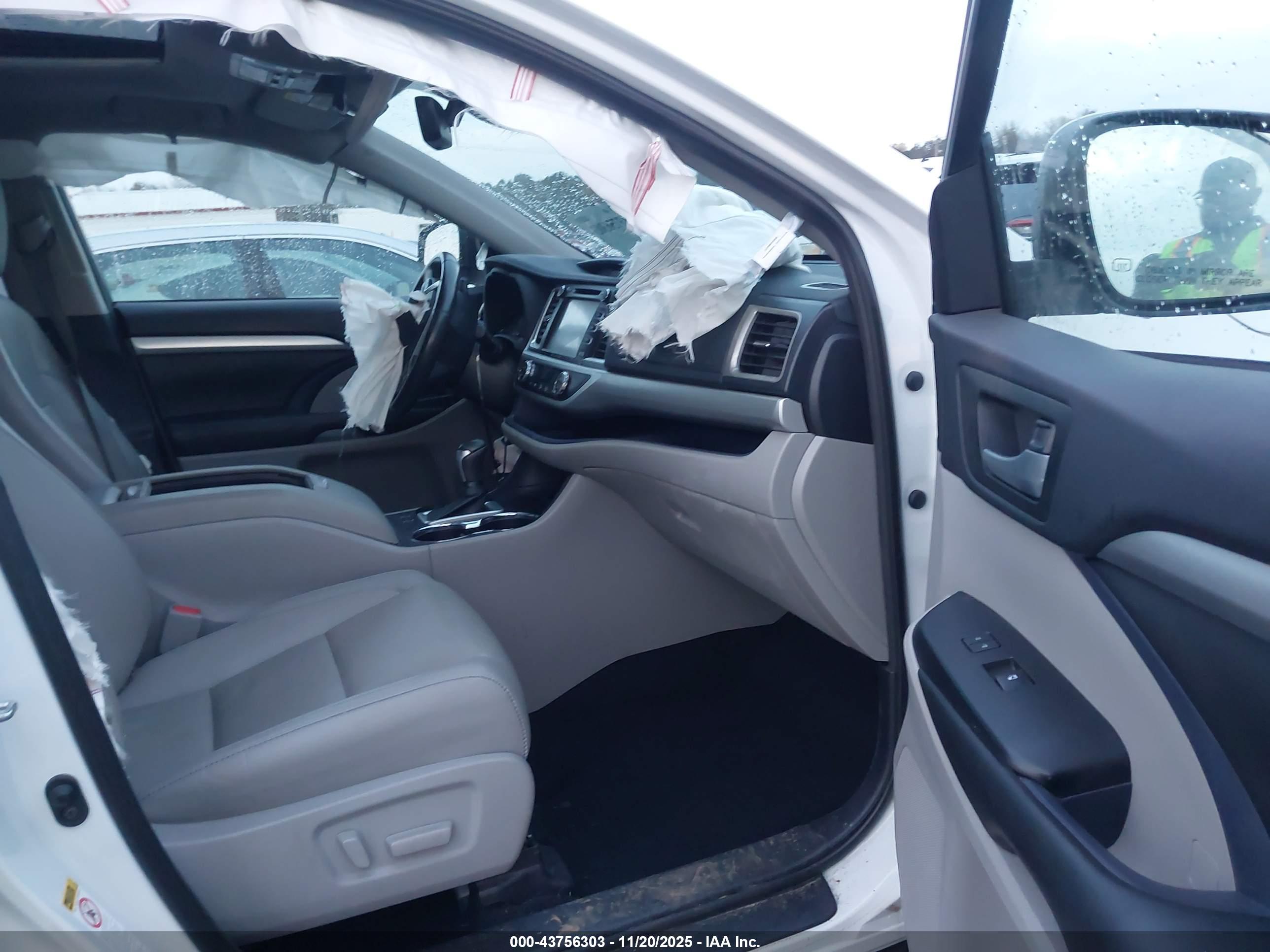 TOYOTA HIGHLANDER image 5