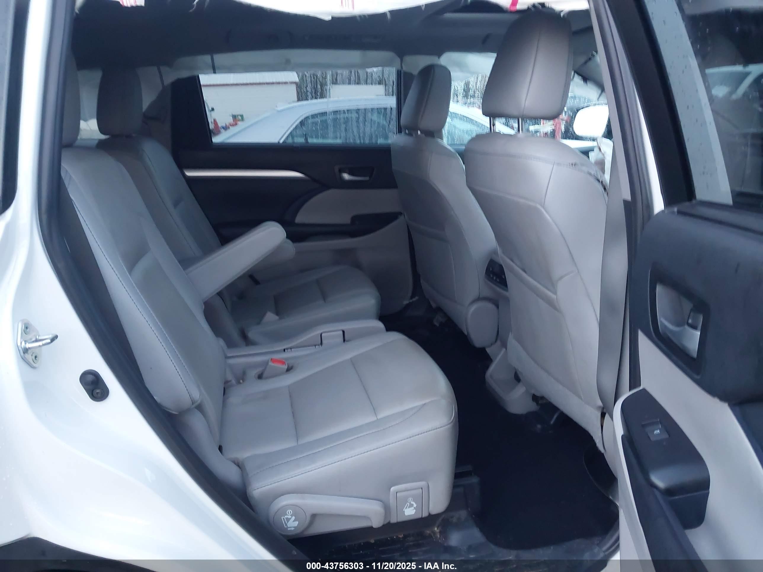 TOYOTA HIGHLANDER image 8