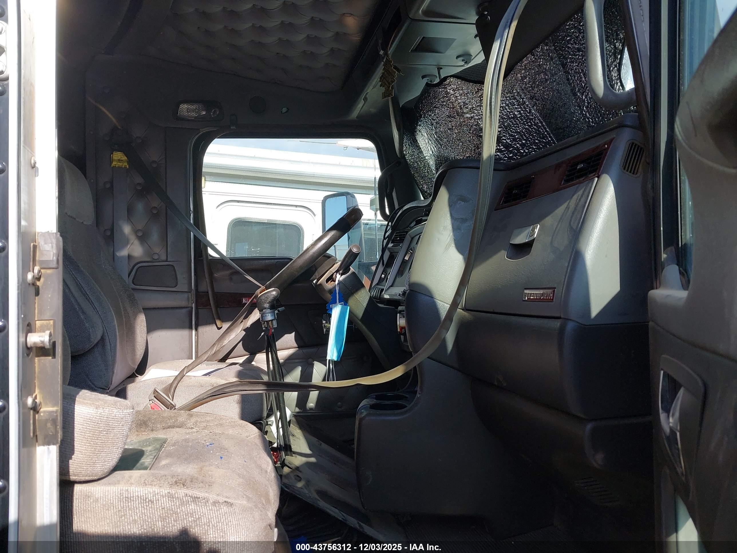 KENWORTH CONSTRUCTION image 7