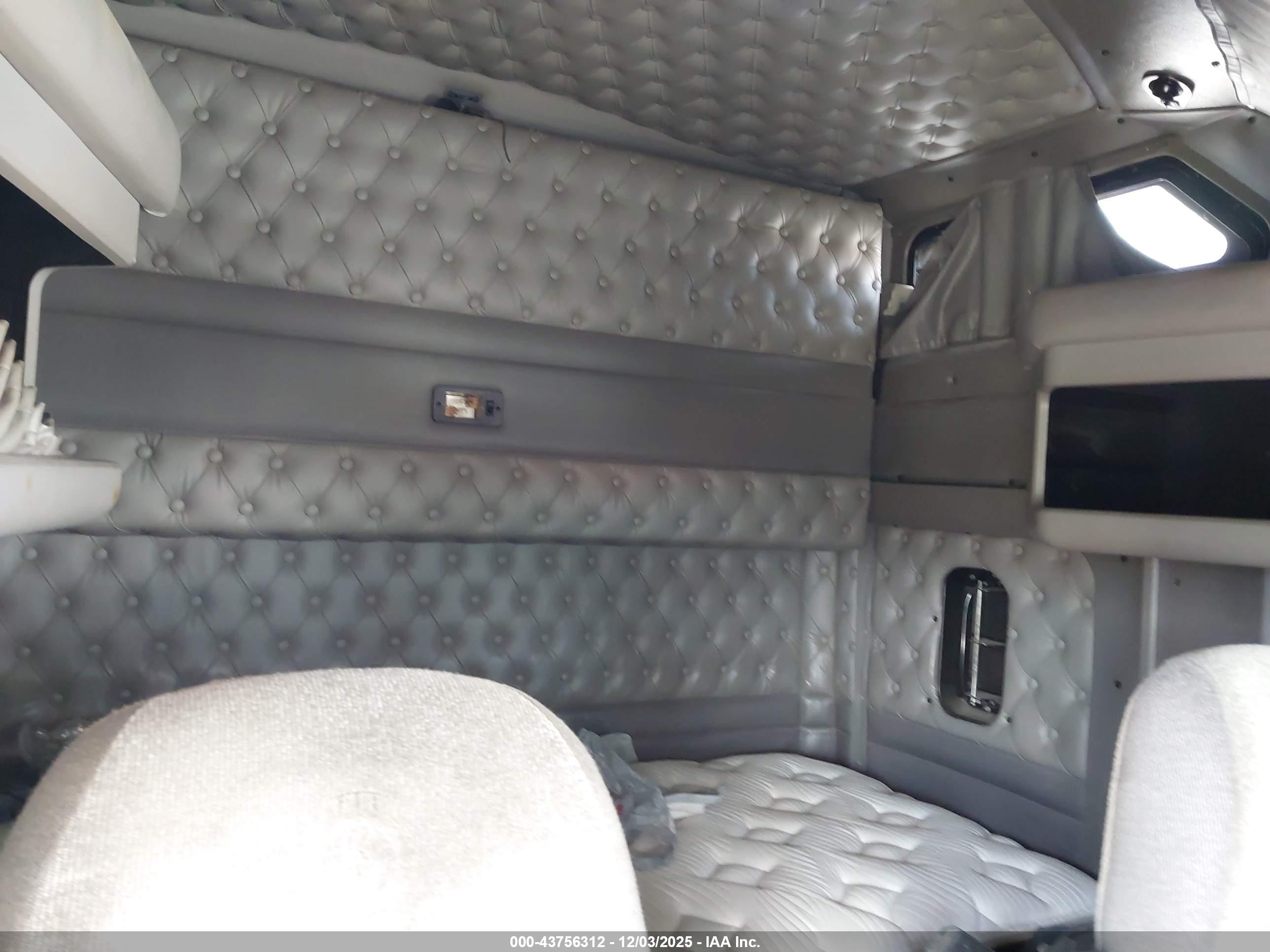 KENWORTH CONSTRUCTION image 8