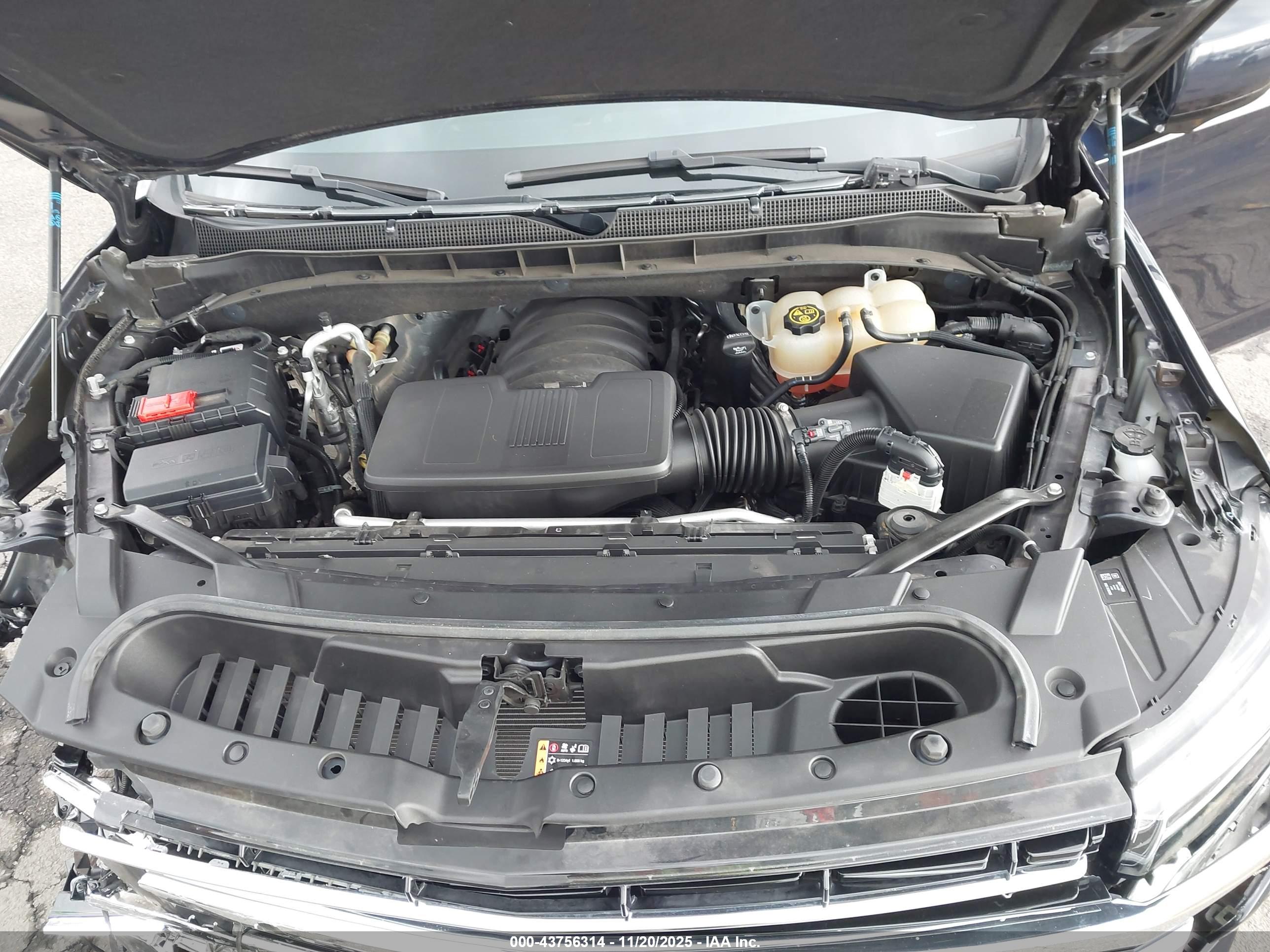 CHEVROLET TAHOE image 10