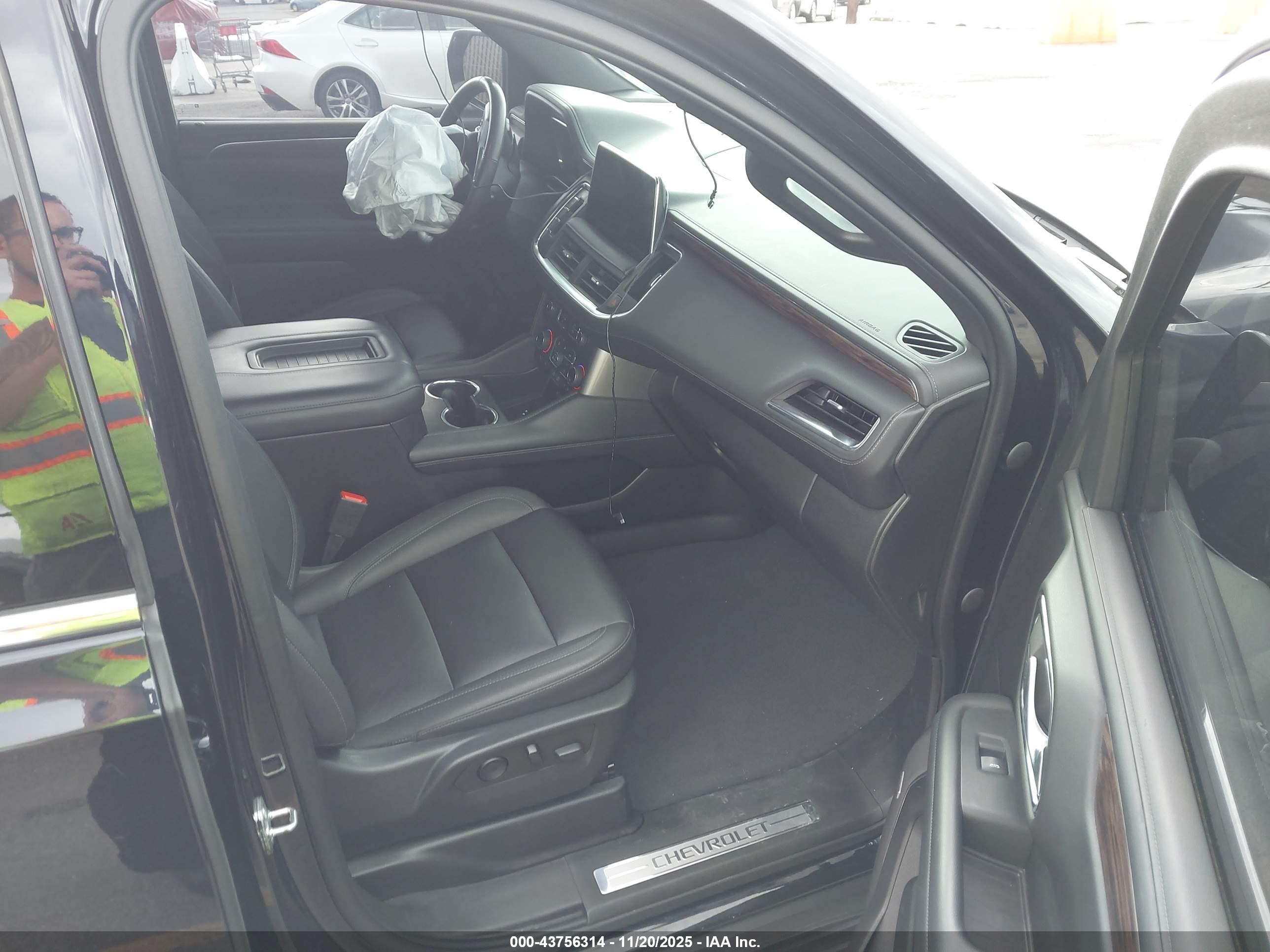 CHEVROLET TAHOE image 5