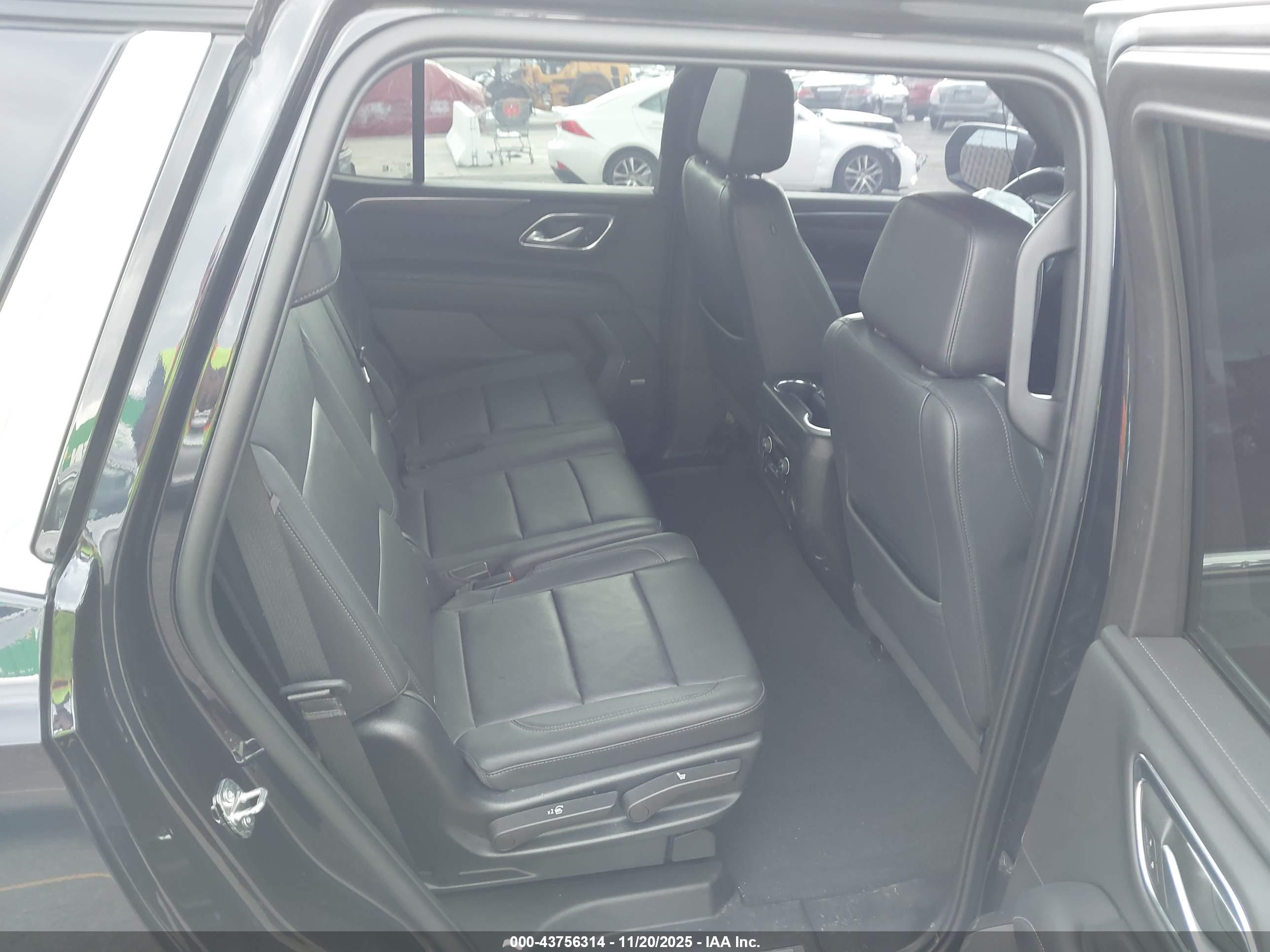 CHEVROLET TAHOE image 8