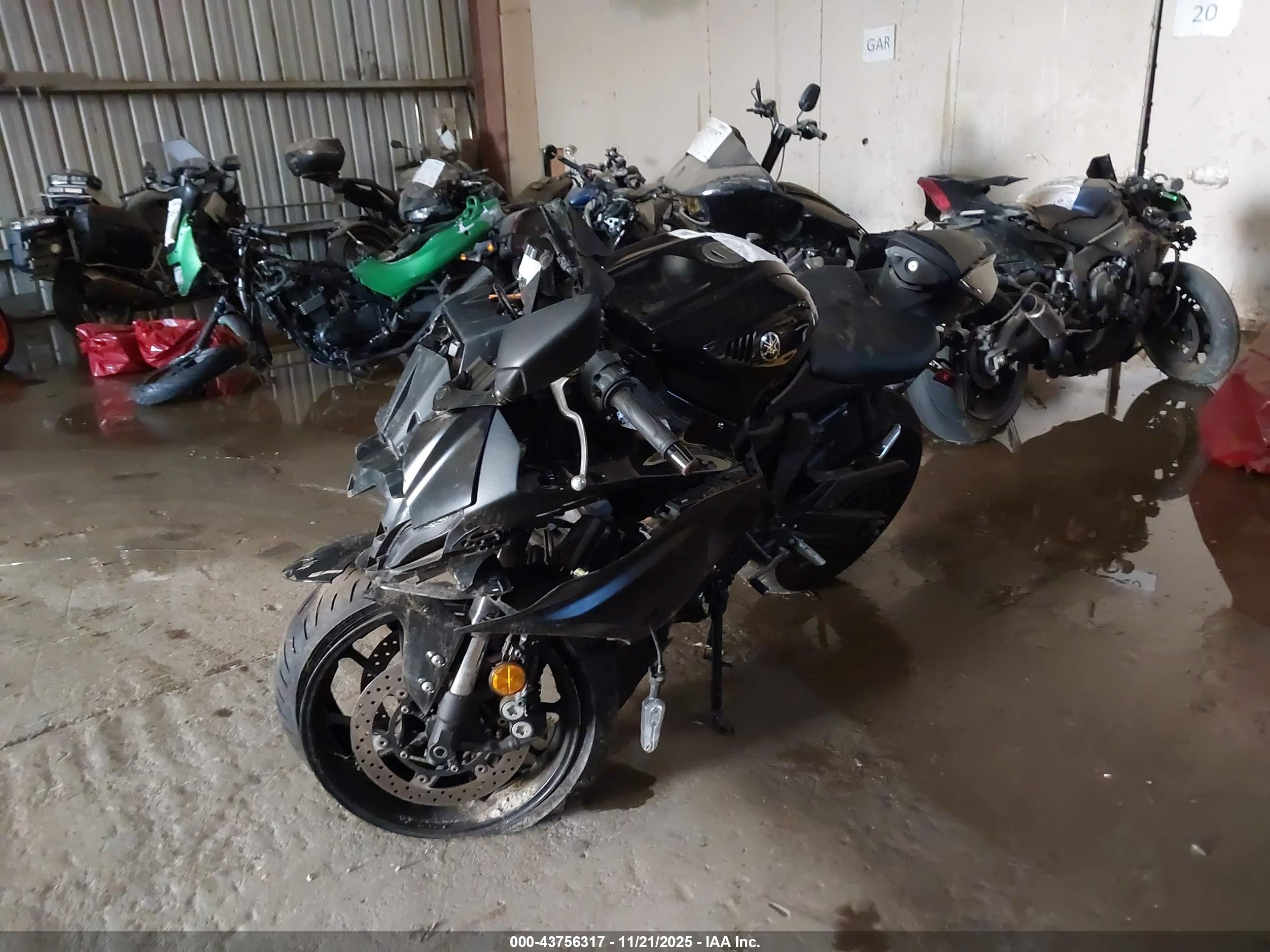 YAMAHA YZFR7 image 2
