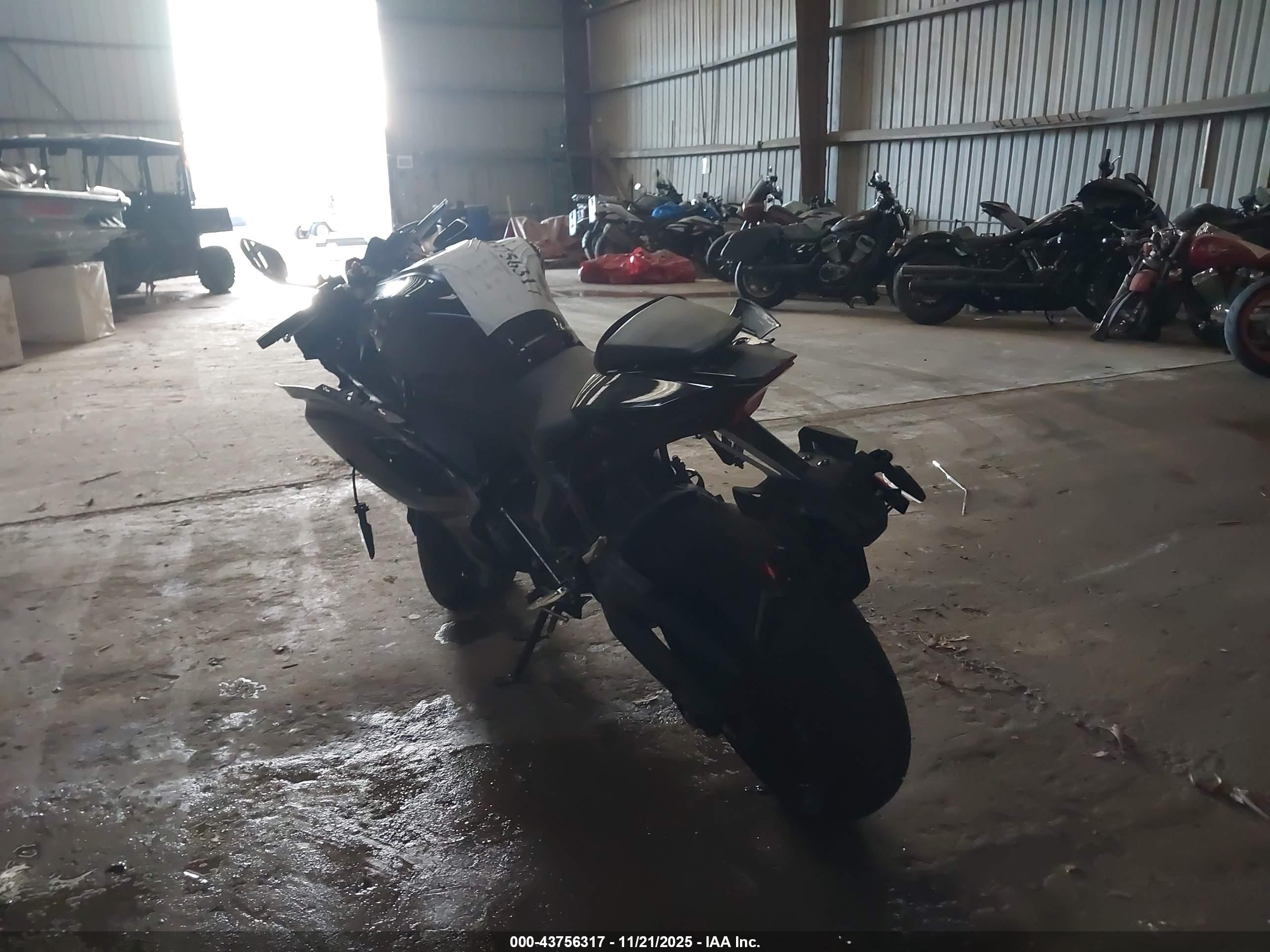 YAMAHA YZFR7 image 3