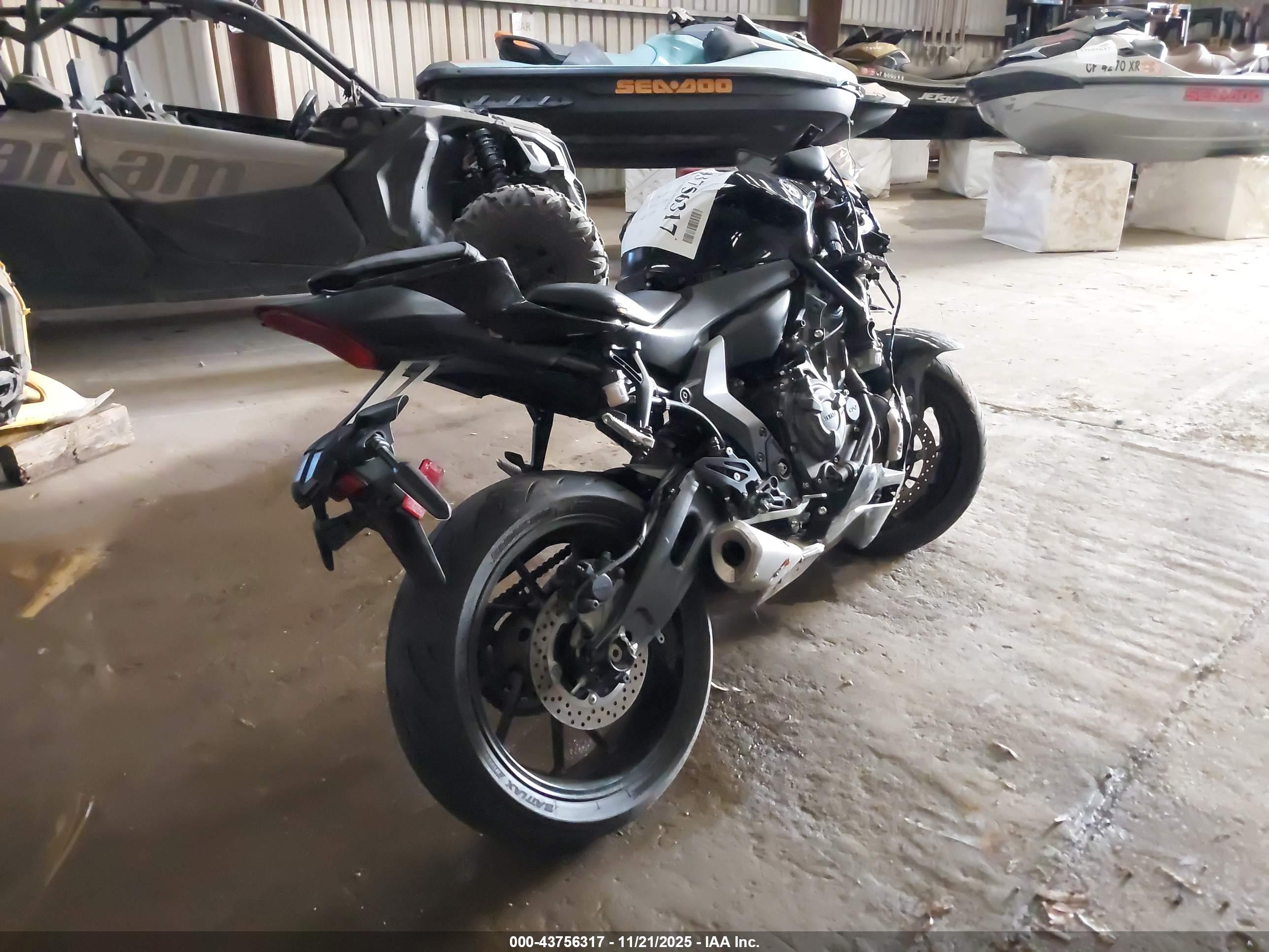 YAMAHA YZFR7 image 4