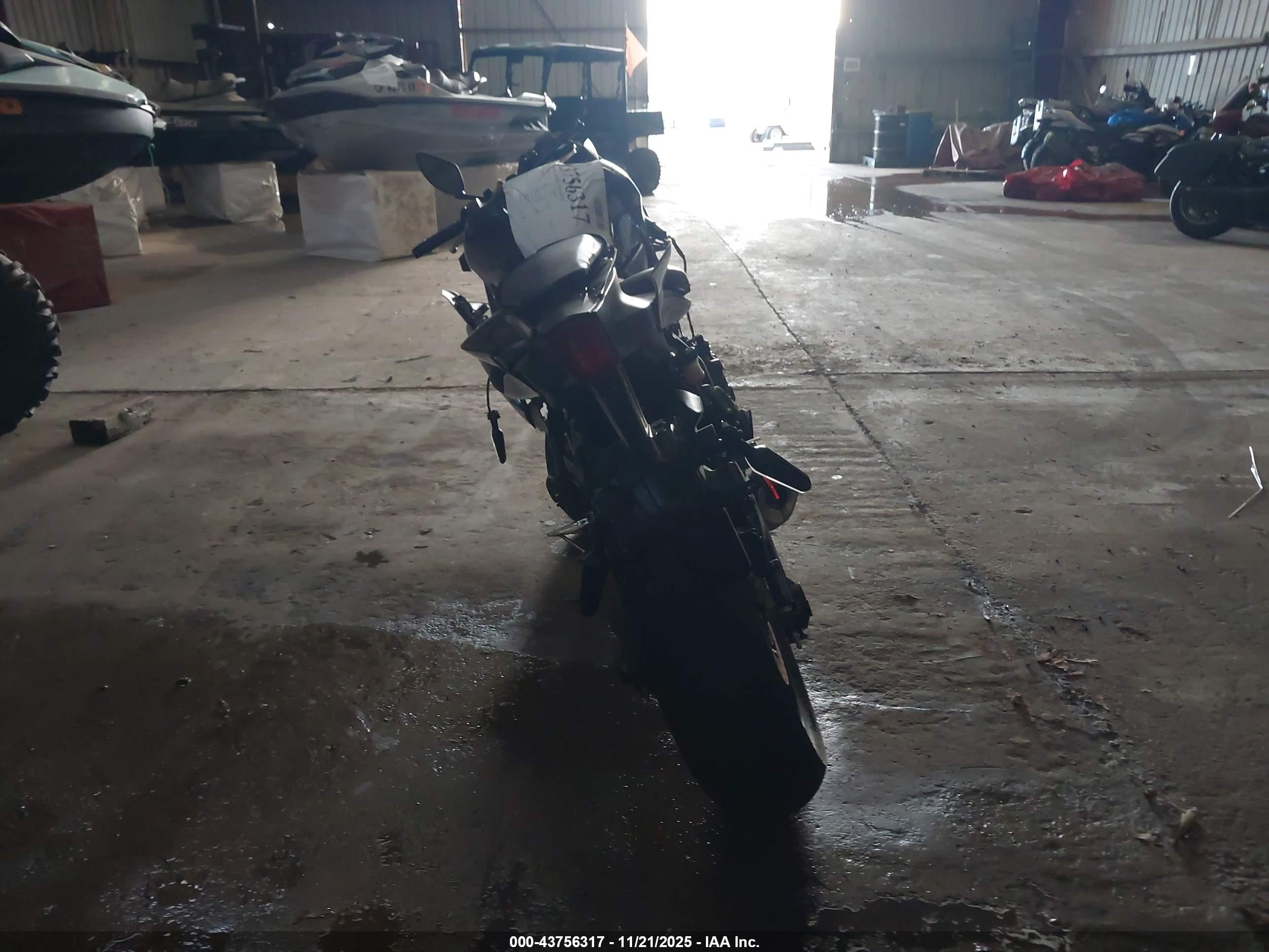 YAMAHA YZFR7 image 6