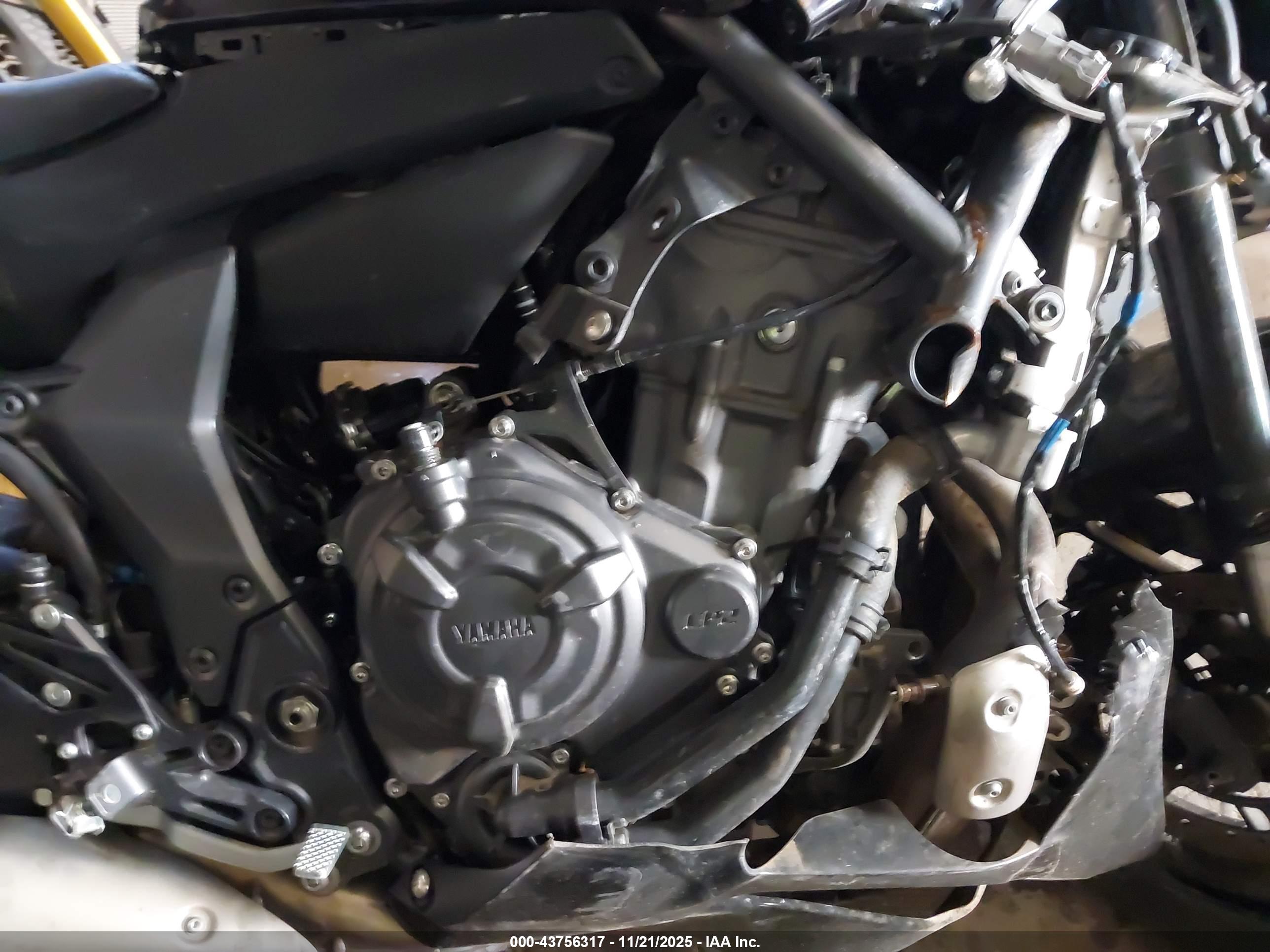 YAMAHA YZFR7 image 8