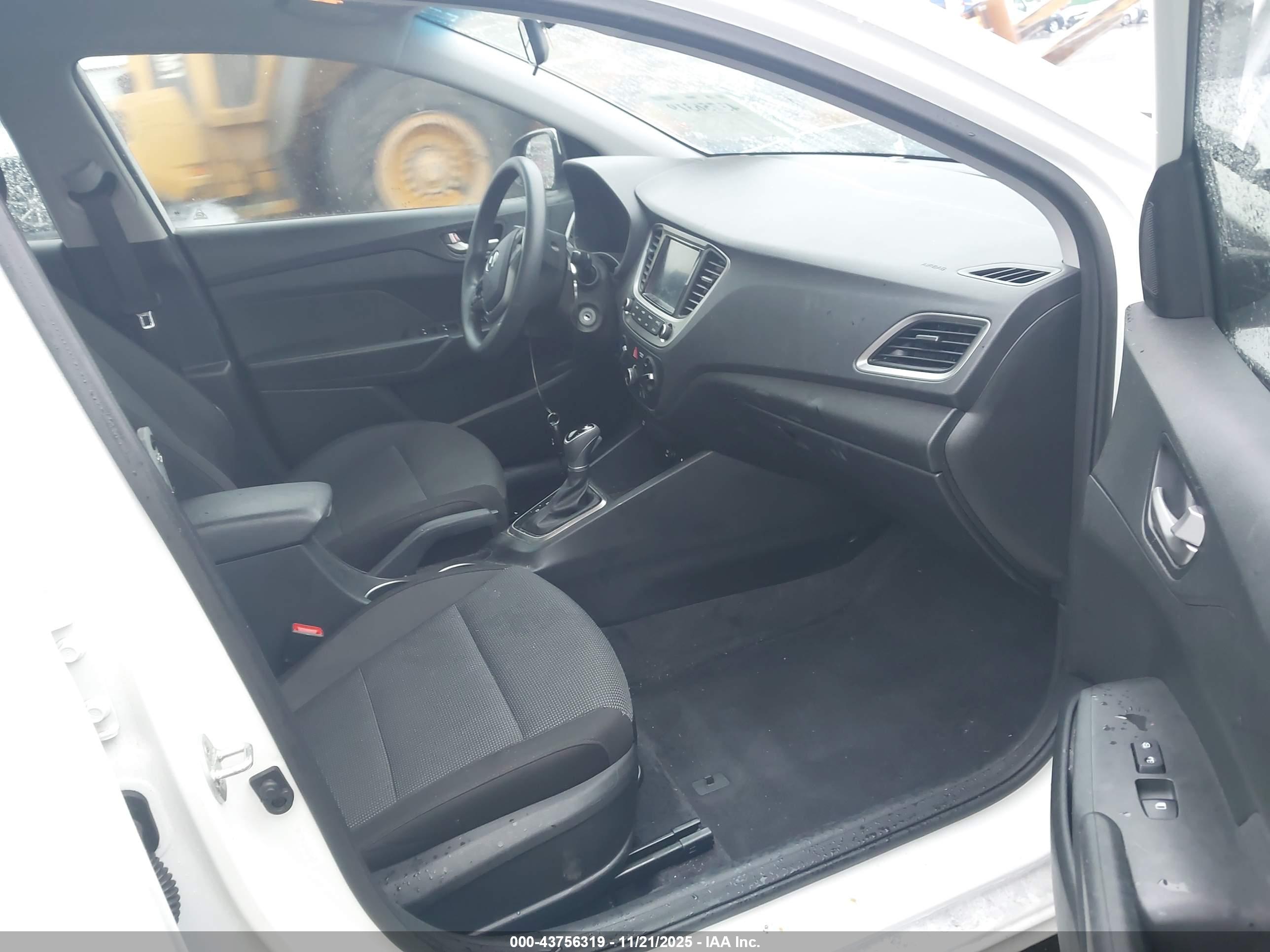 HYUNDAI ACCENT image 5
