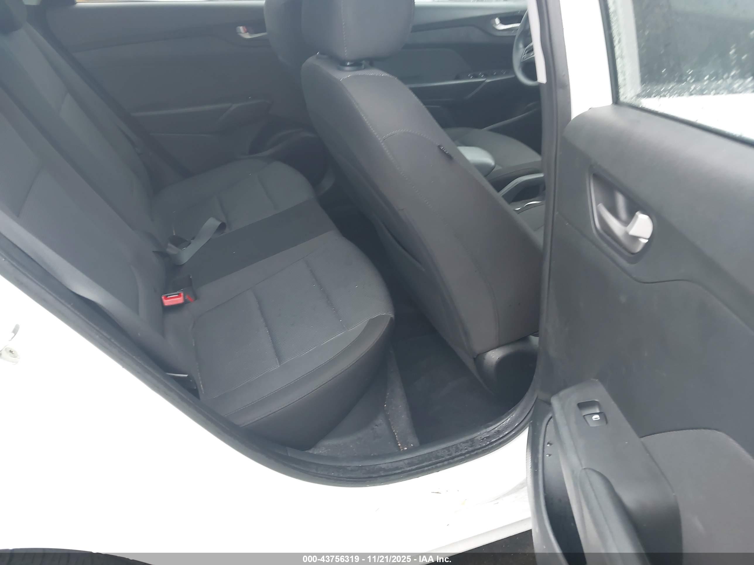 HYUNDAI ACCENT image 8