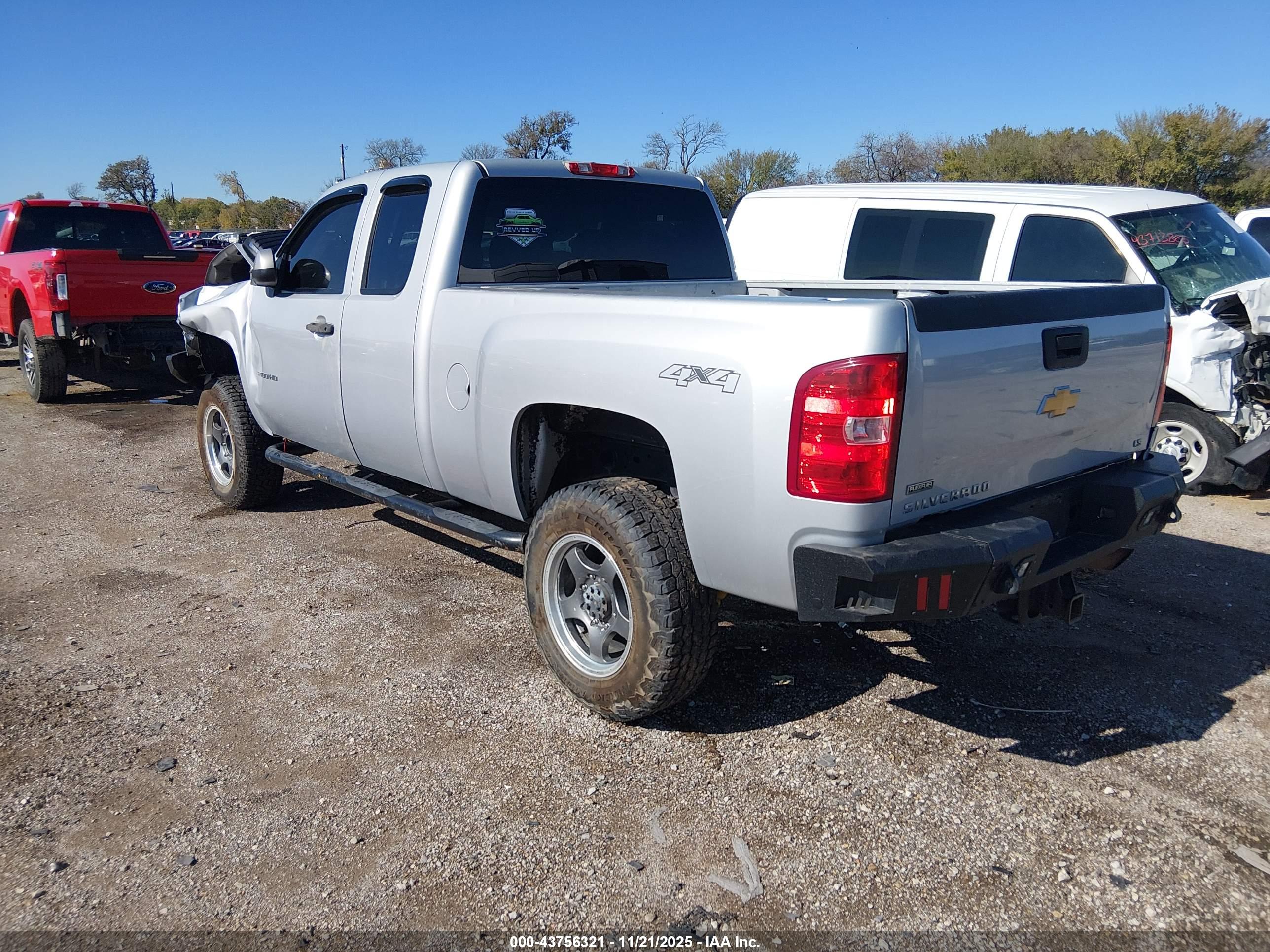 CHEVROLET SILVERADO image 3