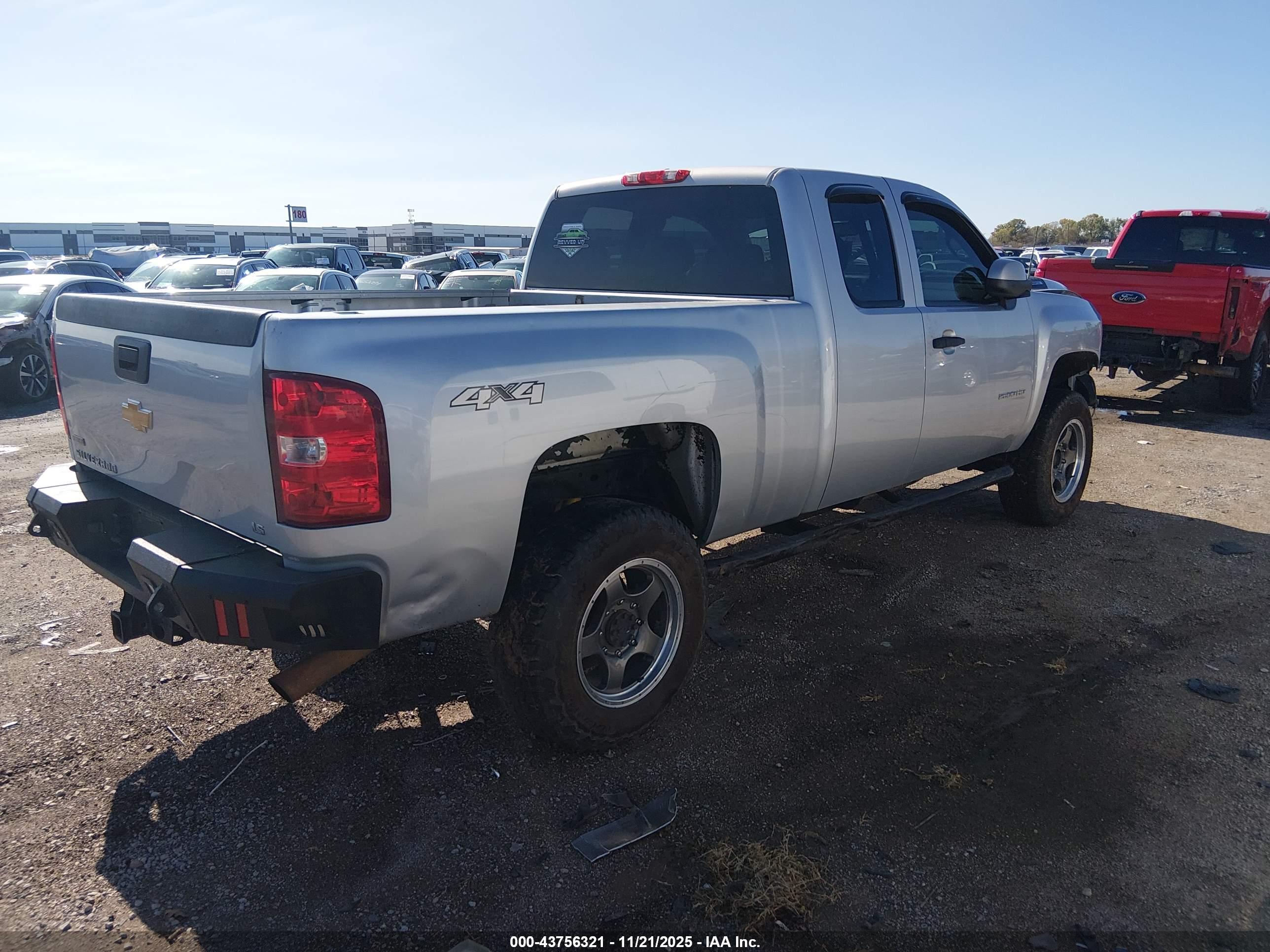 CHEVROLET SILVERADO image 4