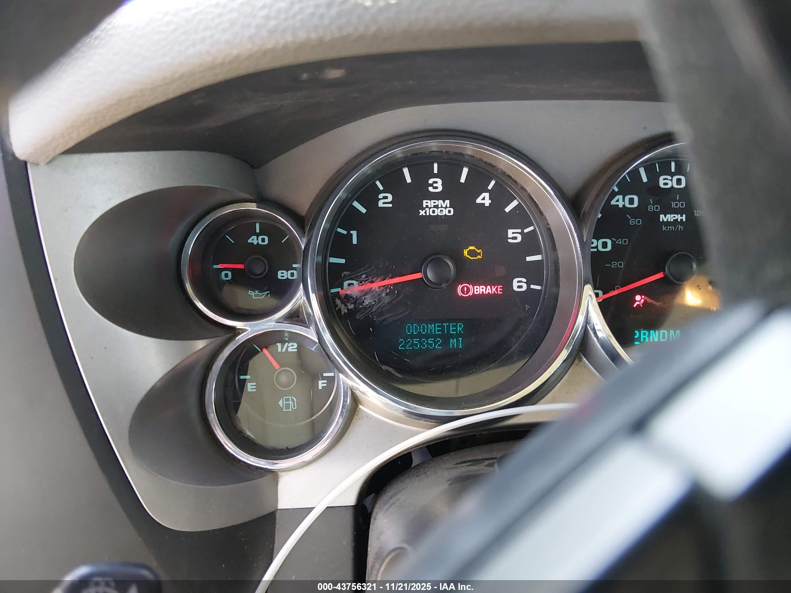 CHEVROLET SILVERADO image 7