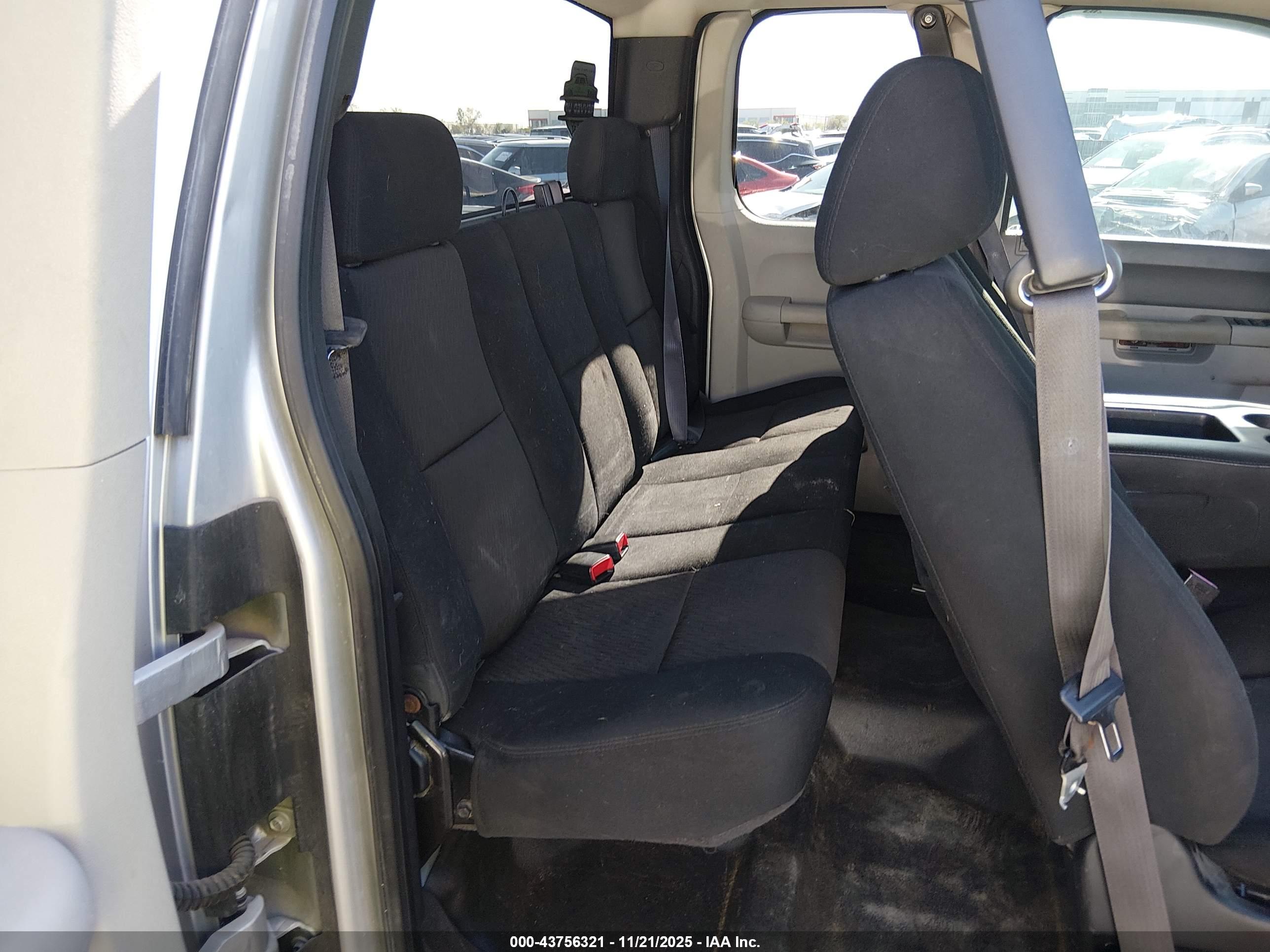 CHEVROLET SILVERADO image 8