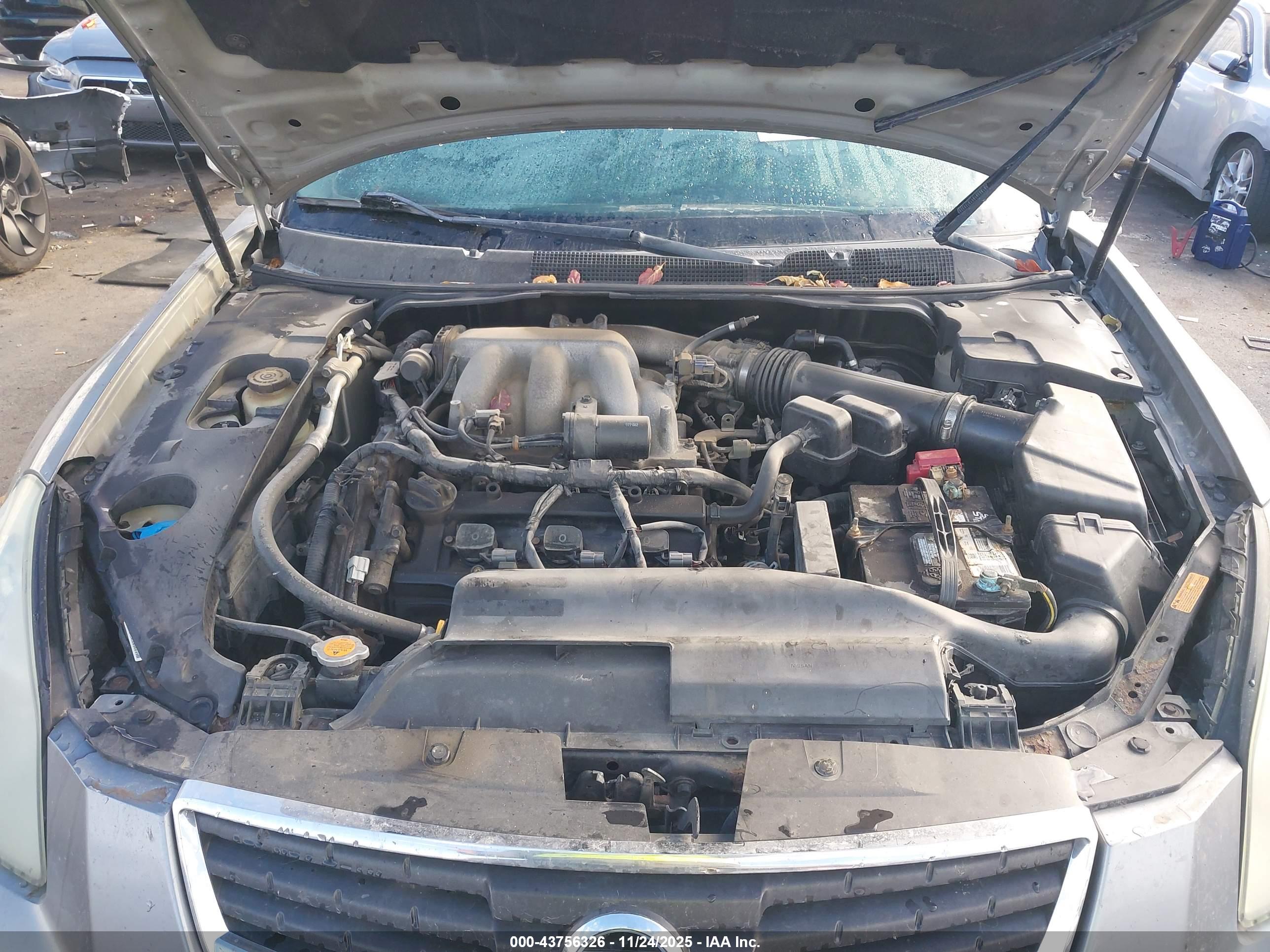 NISSAN MAXIMA image 10