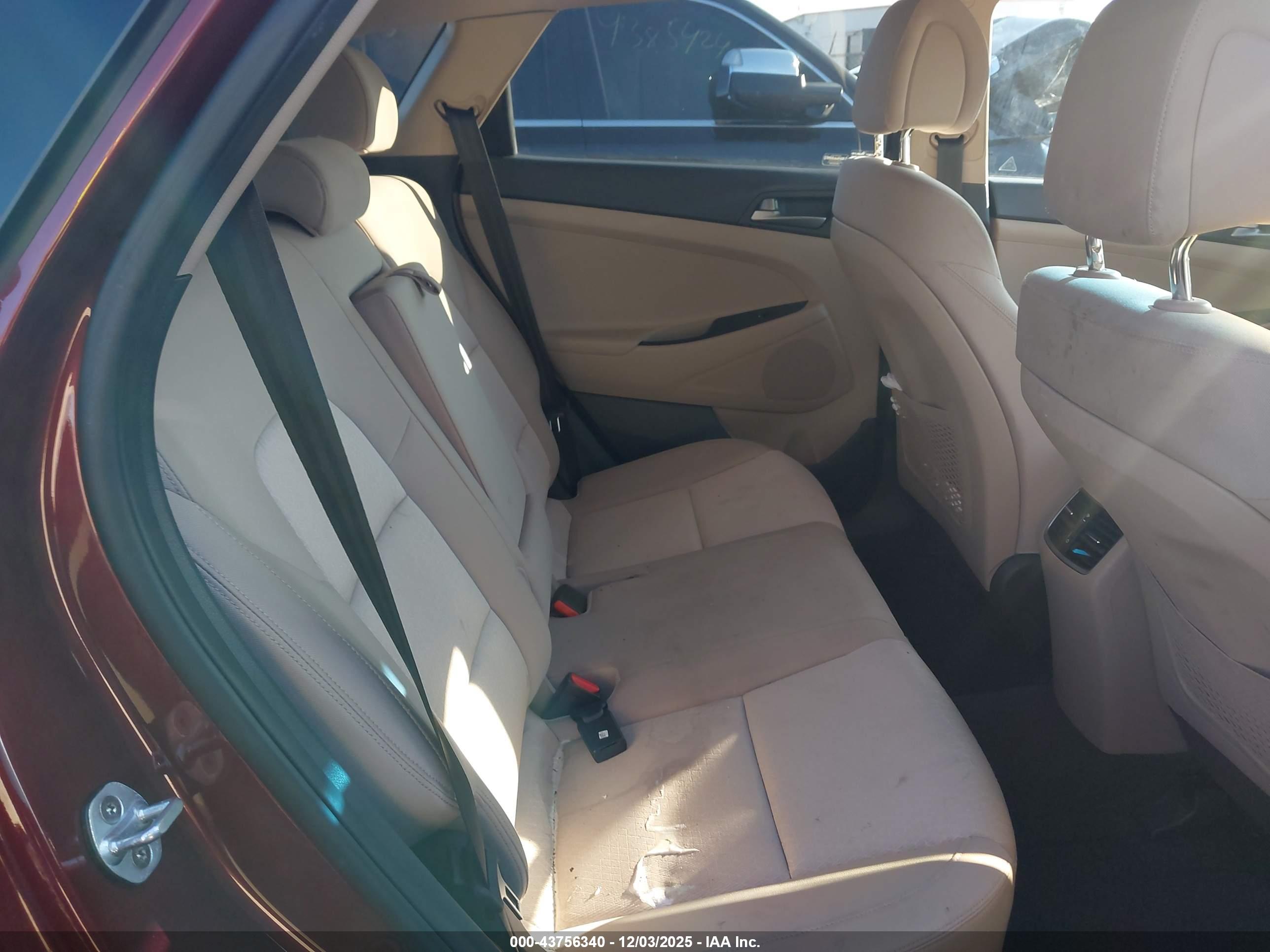 HYUNDAI TUCSON image 8